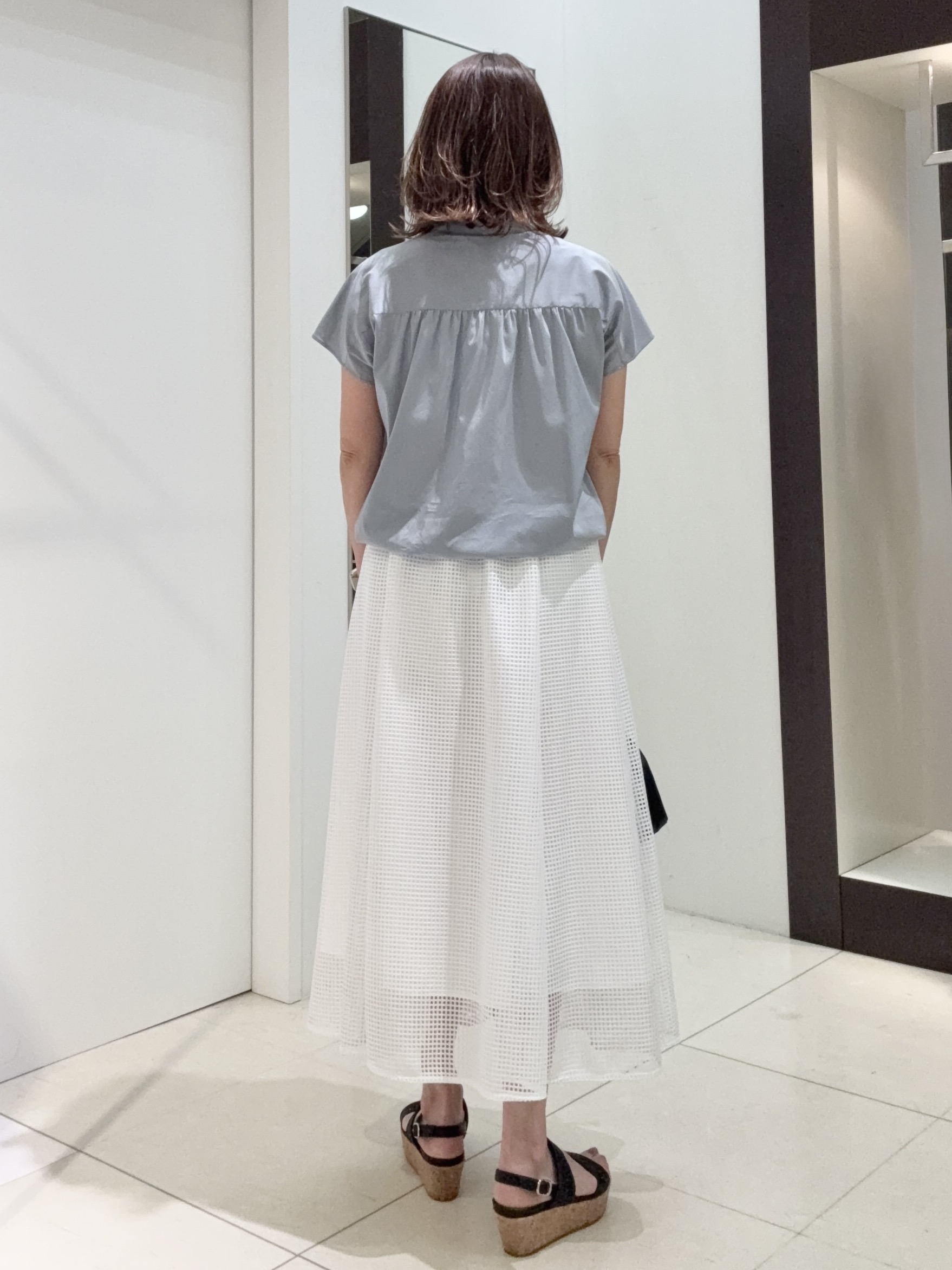 tomoさんの「UNTITLED｜【セットアップ可/軽量/清涼感】ローンギャザーブラウス」を使ったコーディネート