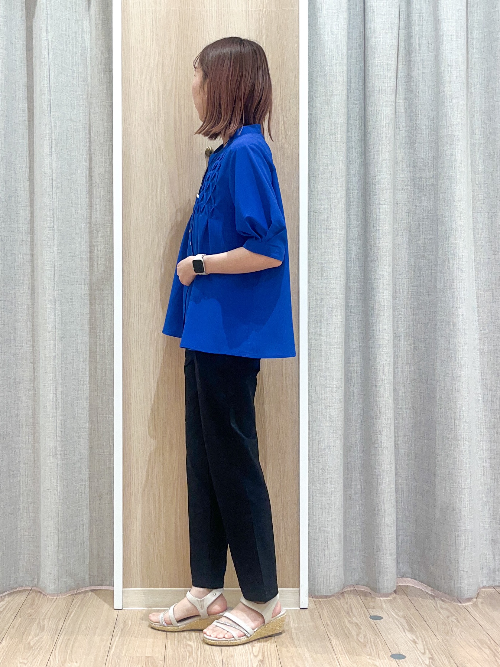みーちゃんさんの「grove｜【貴島明日香さん着用/体型カバー】ON・OFF使えるスモッキングタックブラウス」を使ったコーディネート