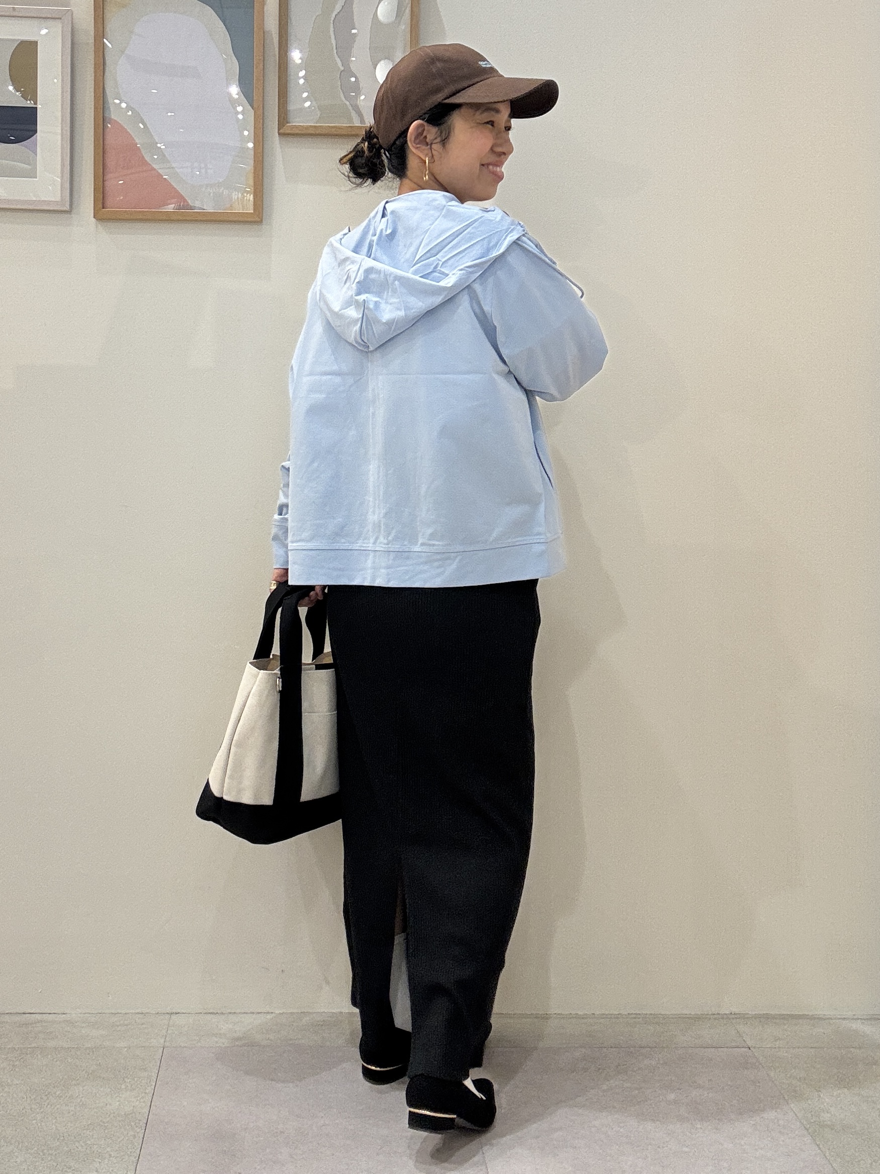 たけぴさんの「SHOO･LA･RUE｜【UV/洗濯機可】日焼け対策も快適に 指穴つき ジップパーカー」を使ったコーディネート