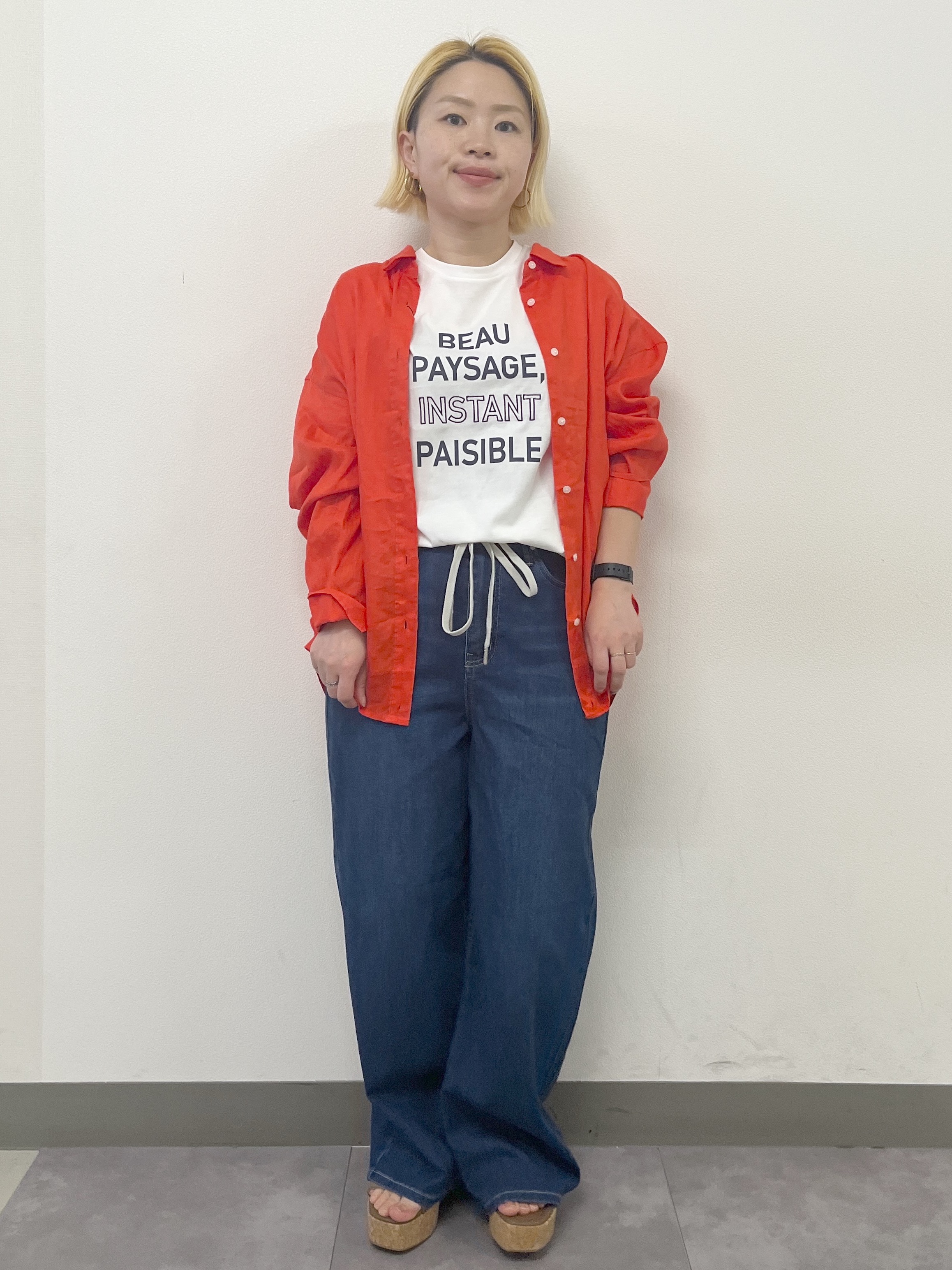 くーみーさんの「OPAQUE.CLIP｜ロゴプリント刺繍アソートTシャツ【洗濯機OK】」を使ったコーディネート