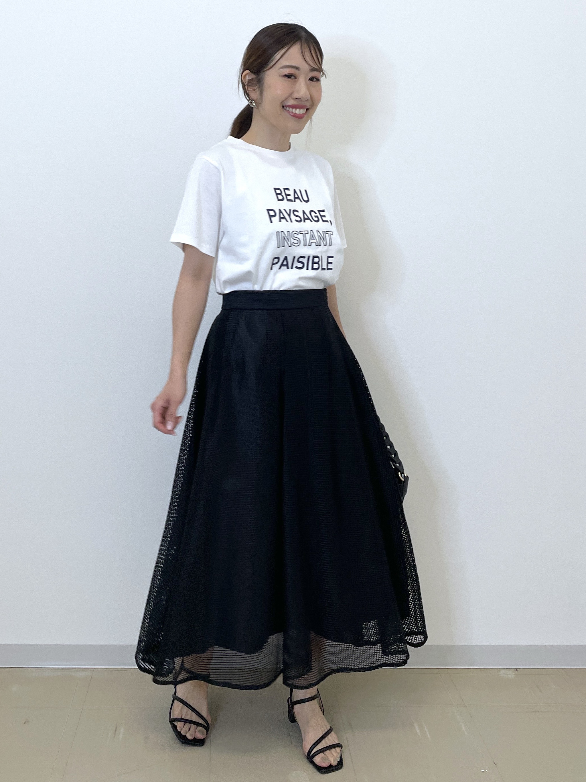 Akiさんの「OPAQUE.CLIP｜ロゴプリント刺繍アソートTシャツ【洗濯機OK】」を使ったコーディネート