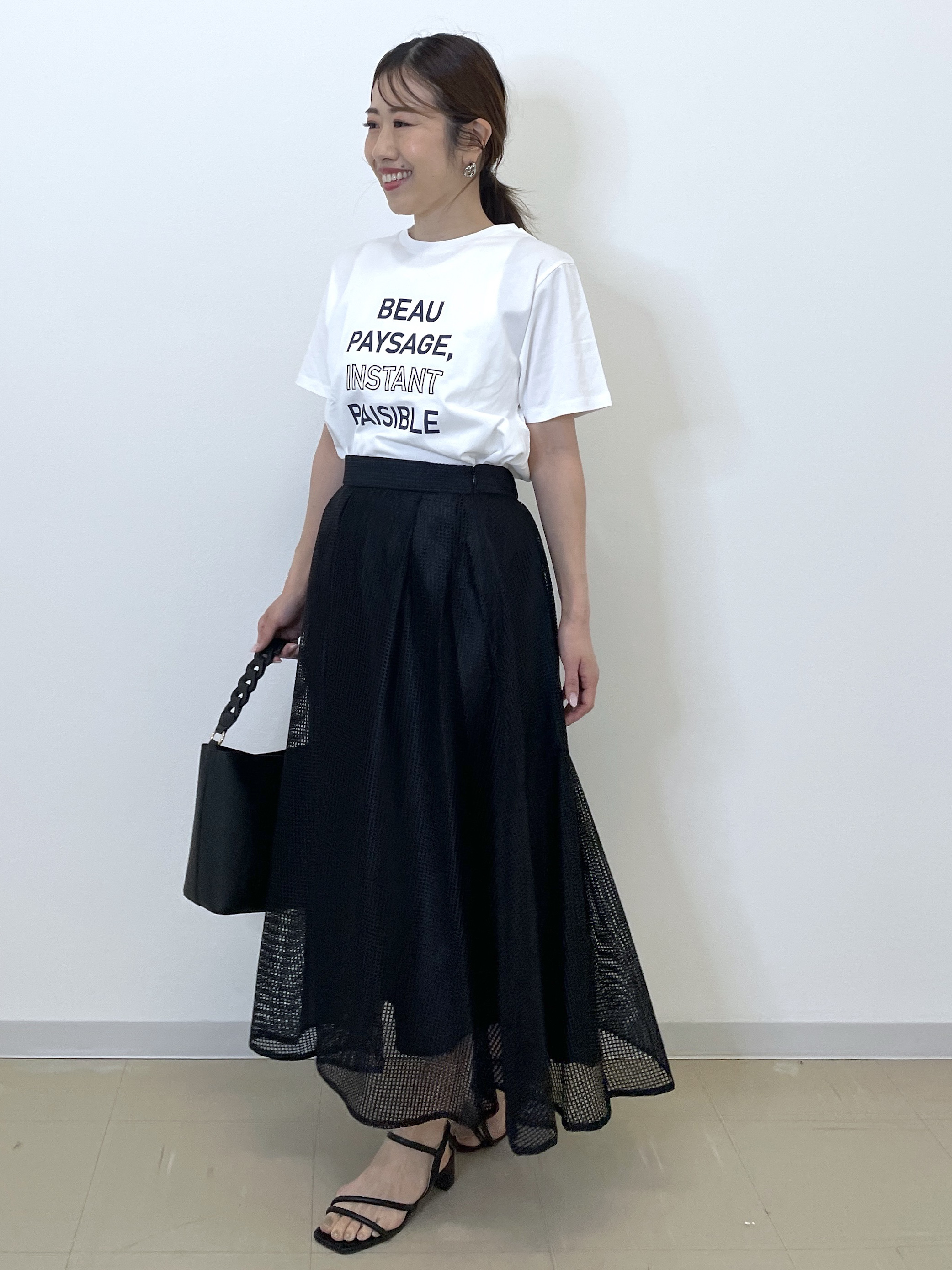 Akiさんの「OPAQUE.CLIP｜ロゴプリント刺繍アソートTシャツ【洗濯機OK】」を使ったコーディネート