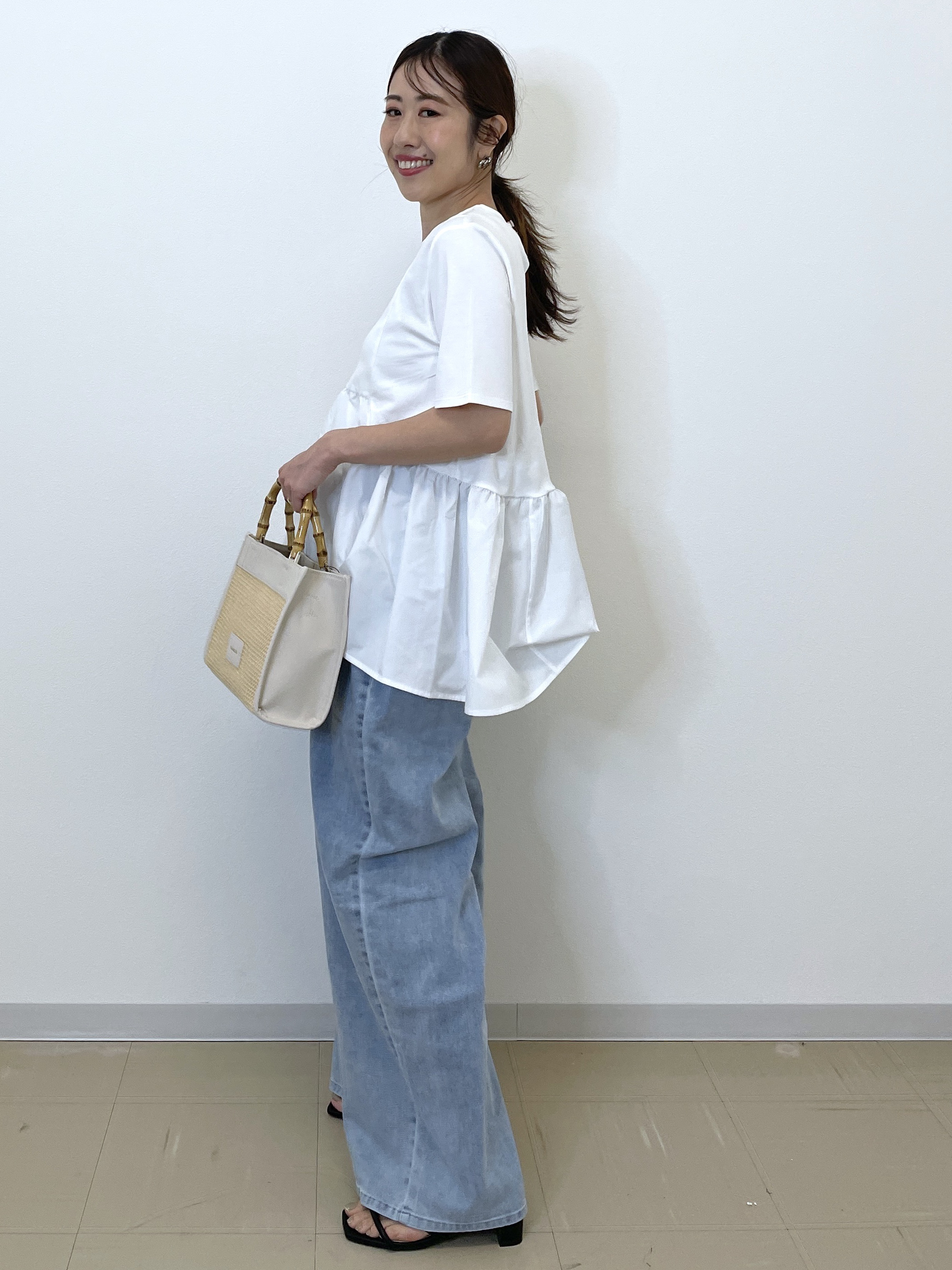 Akiさんの「OPAQUE.CLIP｜ペプラムドッキングカットソー【洗濯機OK】」を使ったコーディネート