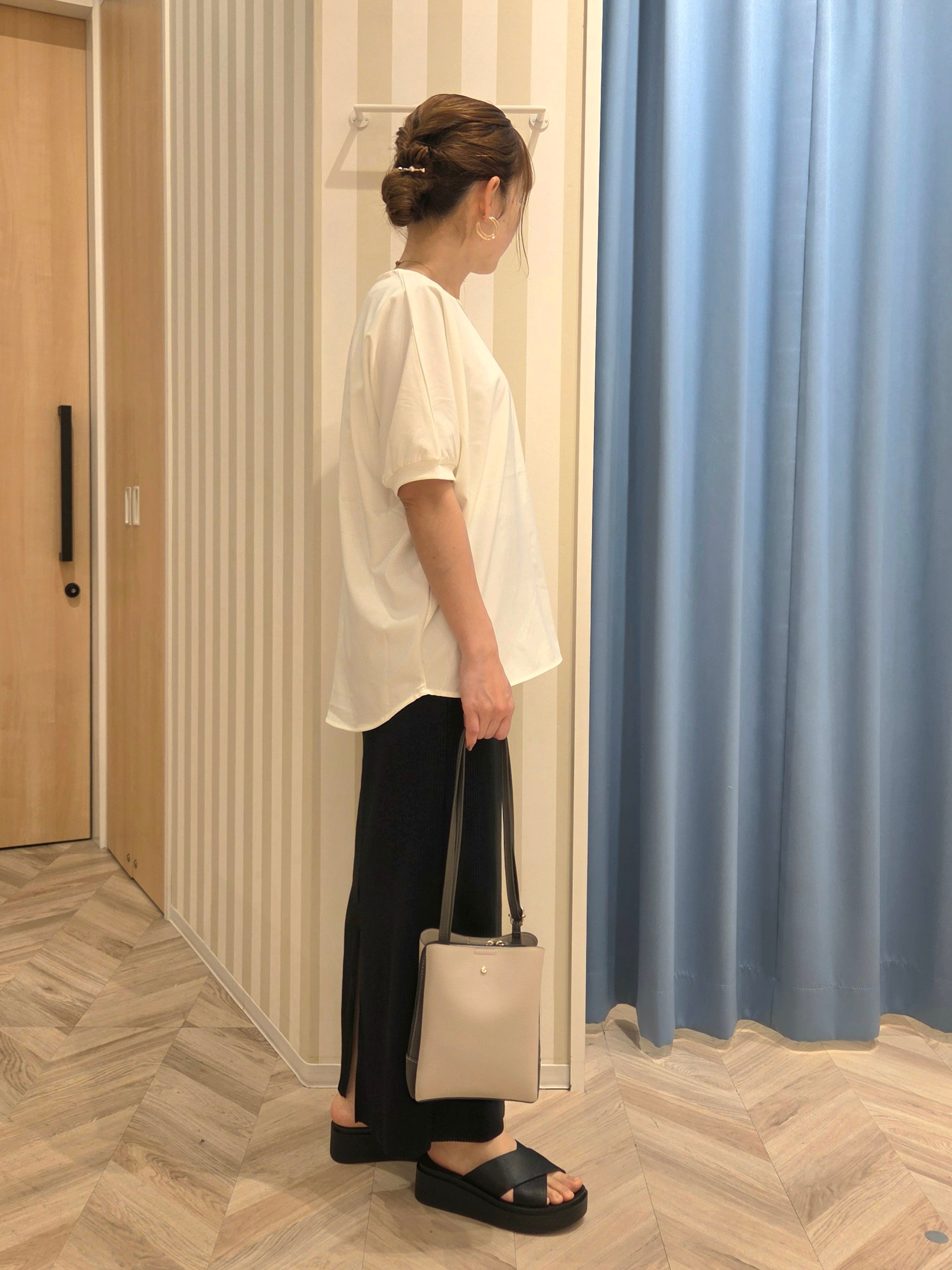Ikumiさんの「SHOO･LA･RUE｜【洗濯後しわになりにくい】インせず着られる さらっとタッチのドルマンブラウス」を使ったコーディネート