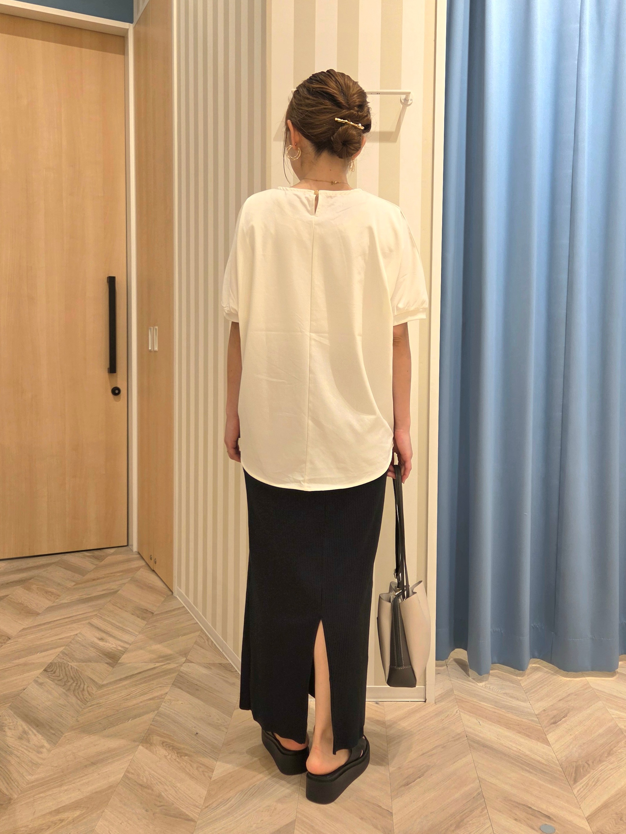 Ikumiさんの「SHOO･LA･RUE｜【洗濯後しわになりにくい】インせず着られる さらっとタッチのドルマンブラウス」を使ったコーディネート