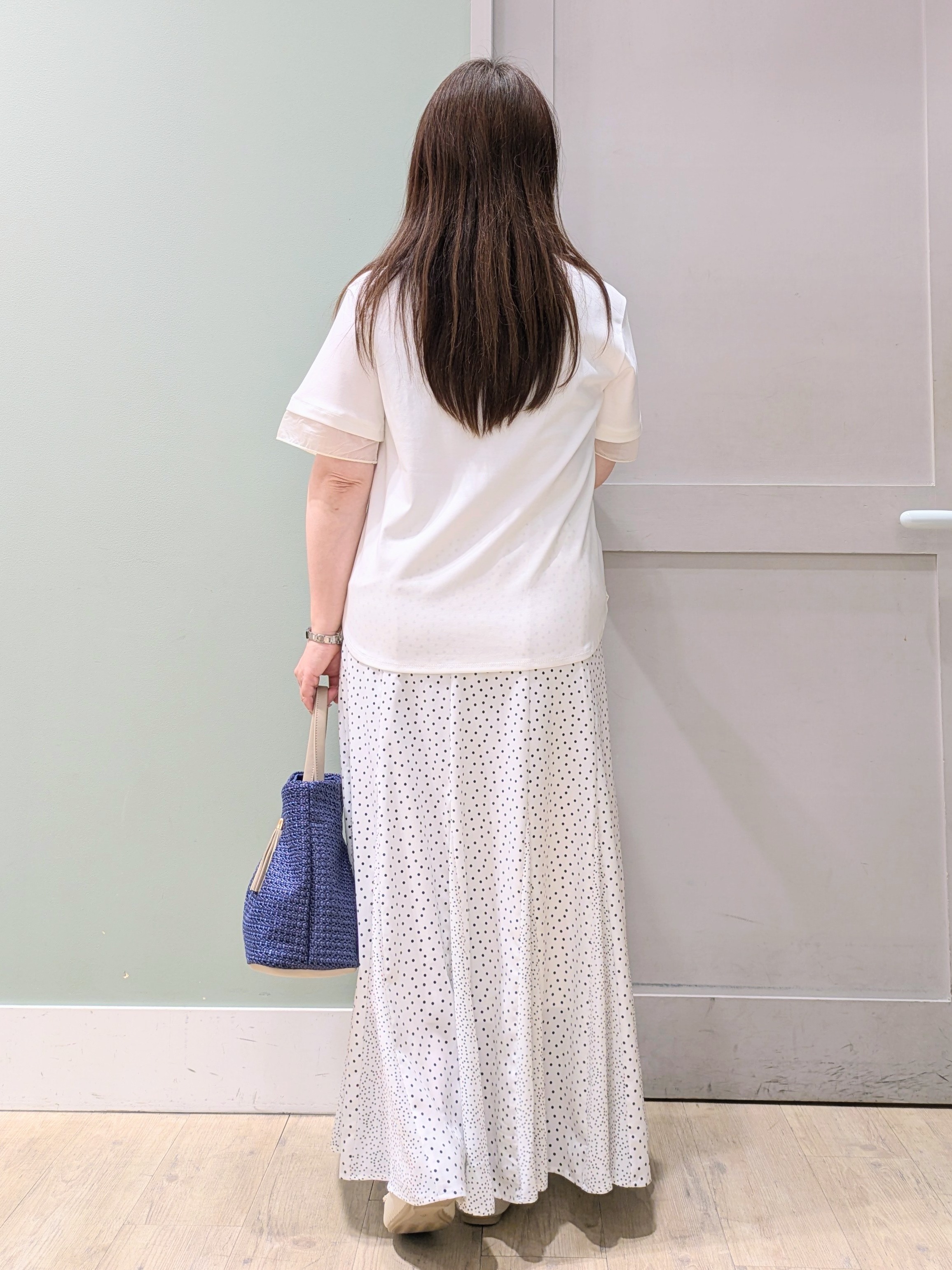 チグ♪さんの「grove｜【二の腕カバー/UVカット】袖口シアースクエアネックTシャツ」を使ったコーディネート