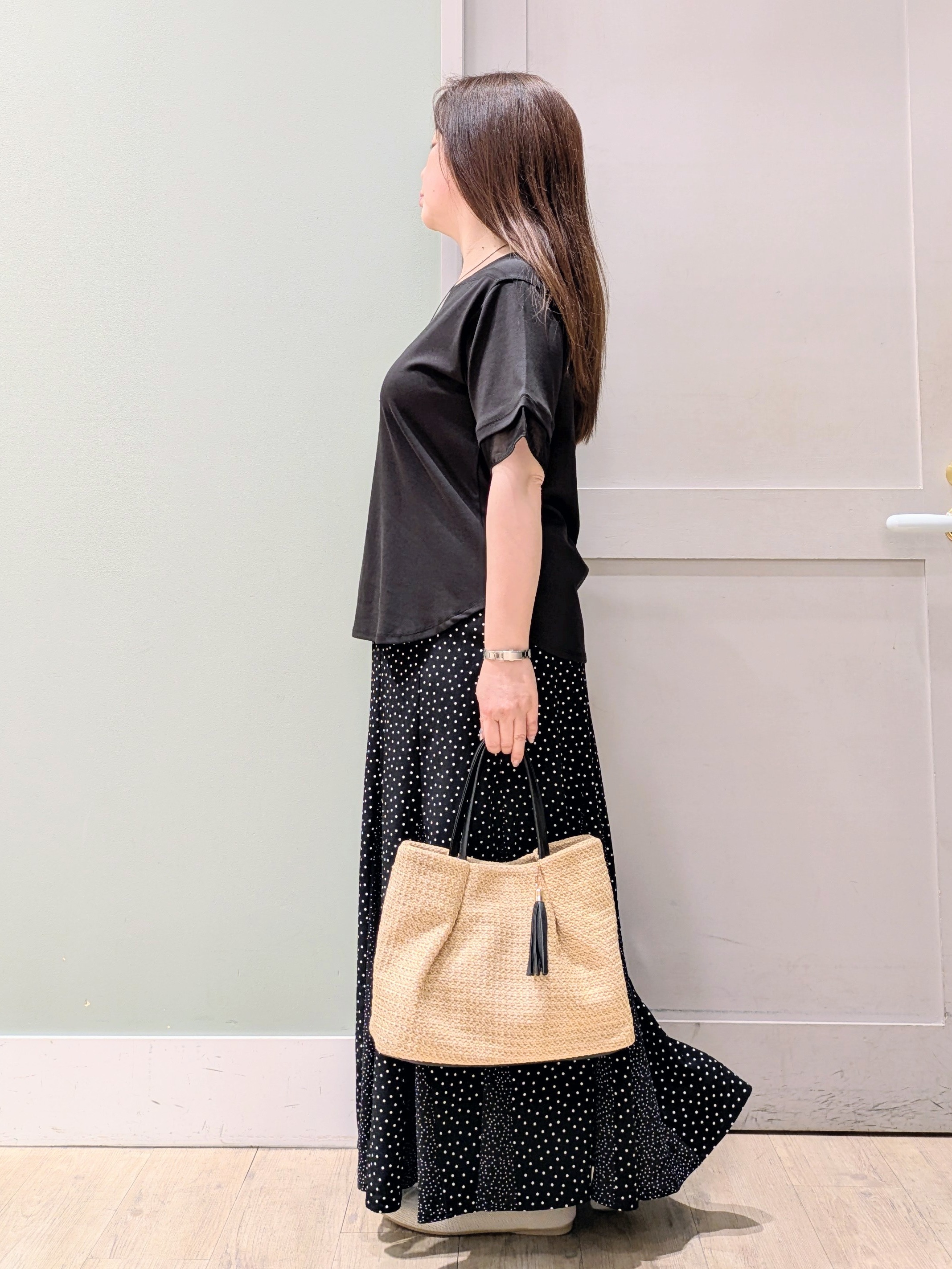 チグ♪さんの「grove｜【二の腕カバー/UVカット】袖口シアースクエアネックTシャツ」を使ったコーディネート