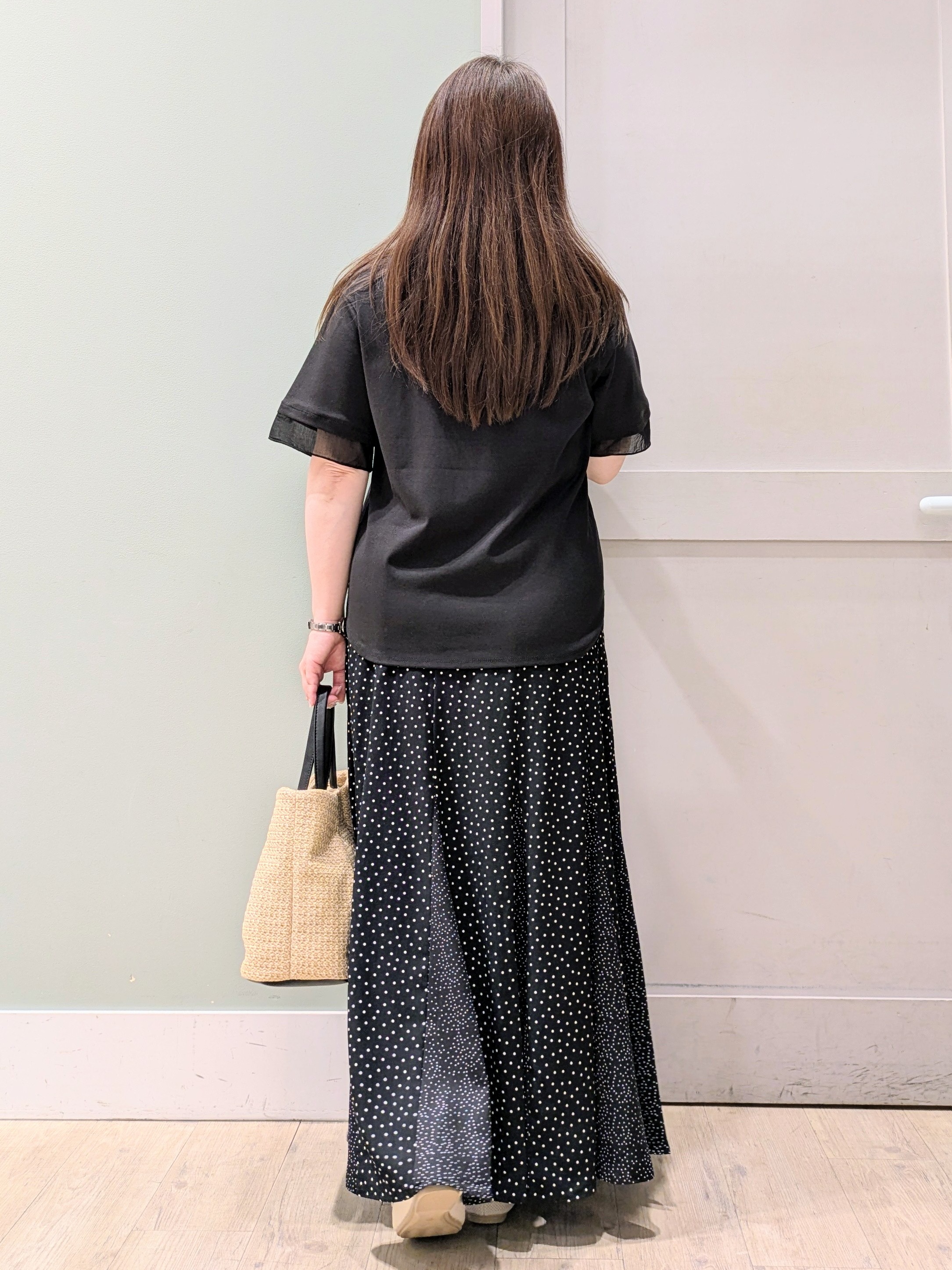 チグ♪さんの「grove｜【二の腕カバー/UVカット】袖口シアースクエアネックTシャツ」を使ったコーディネート