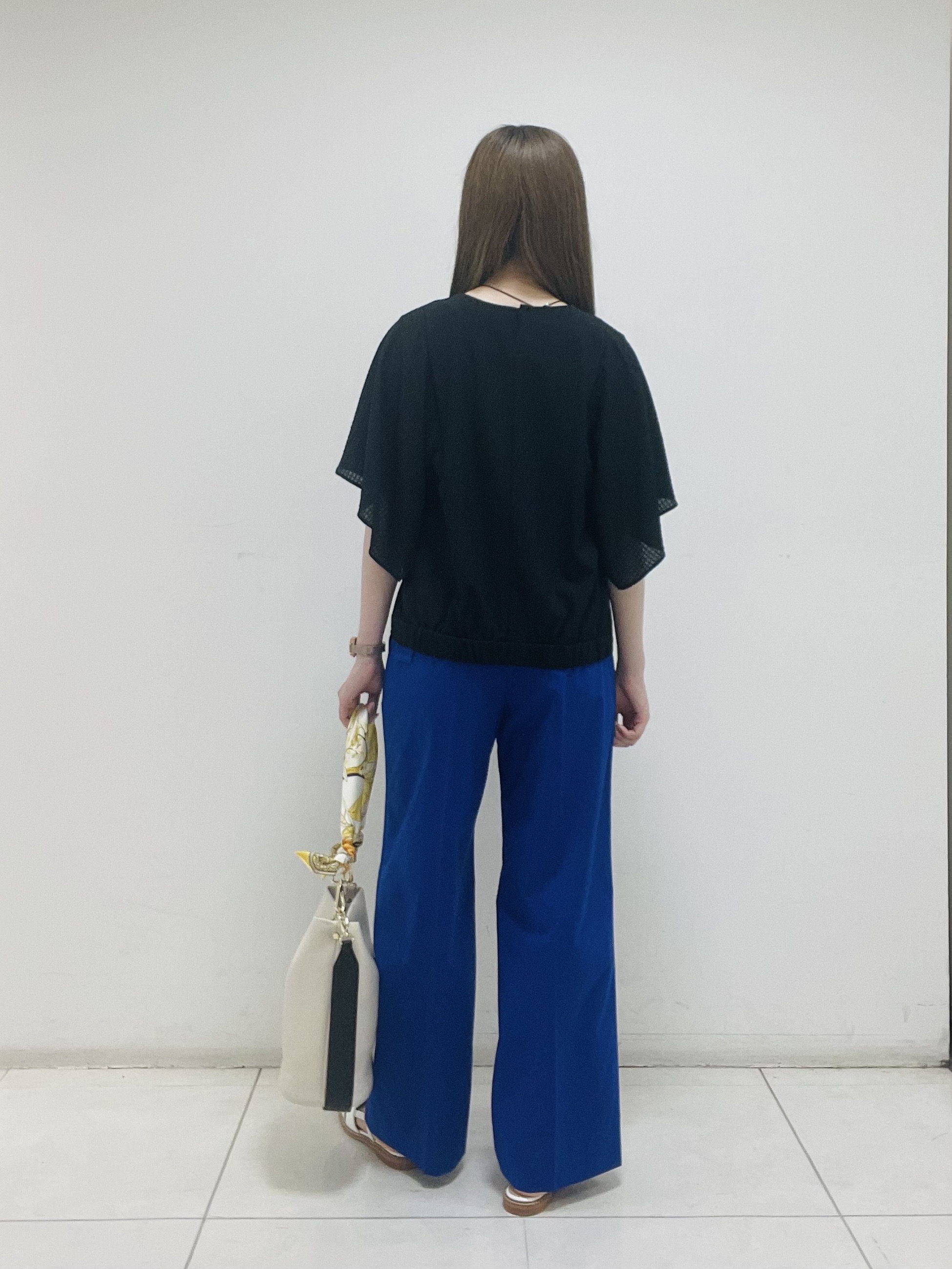 mさんの「INDIVI｜【洗える／シアーチェック柄】異素材コンビスリーブトップス」を使ったコーディネート
