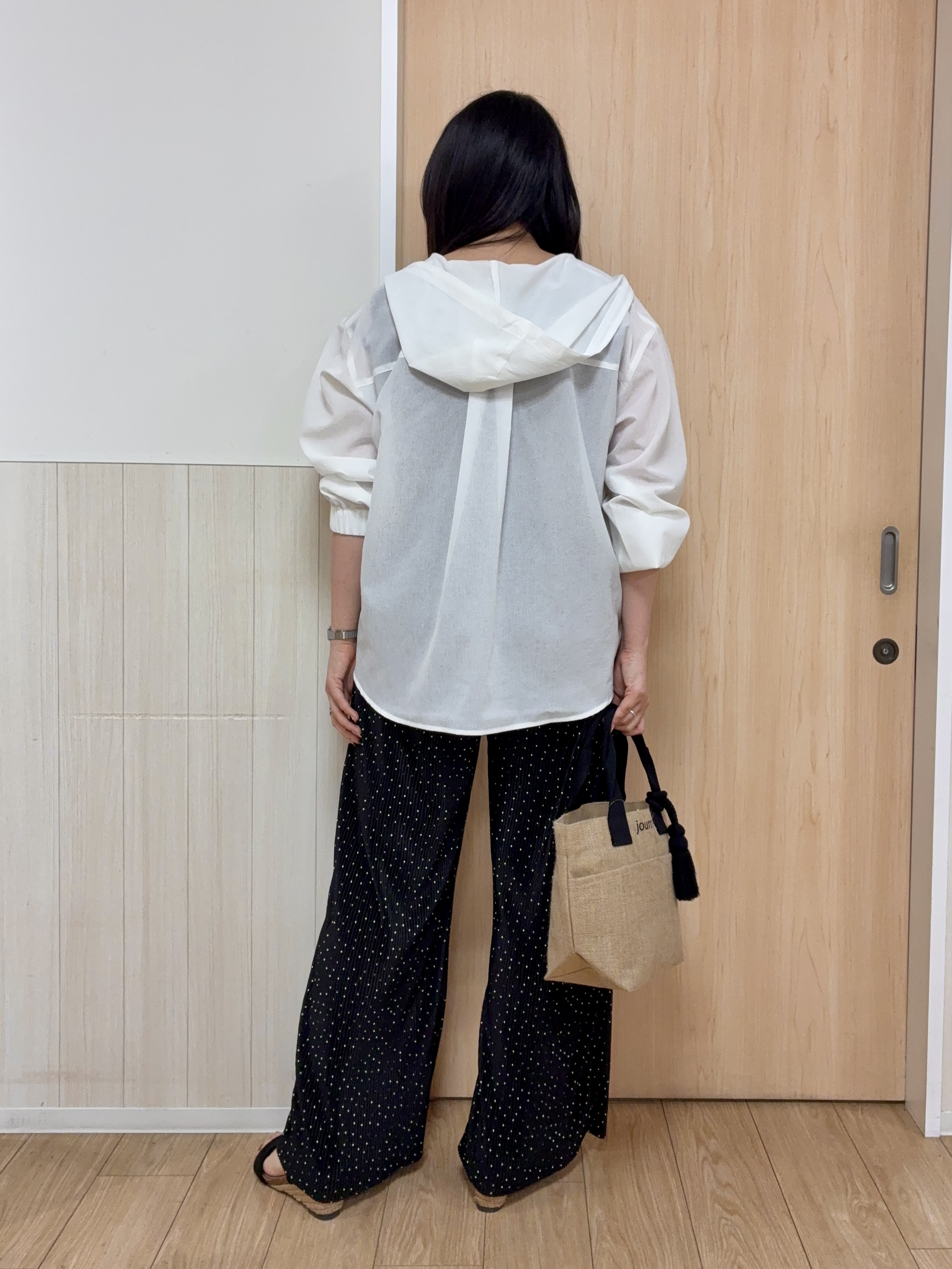 nanaseさんの「SHOO･LA･RUE｜【通気性〇/洗濯機可/S-LL】UVカット機能付き ライトな着心地シャツパーカ」を使ったコーディネート