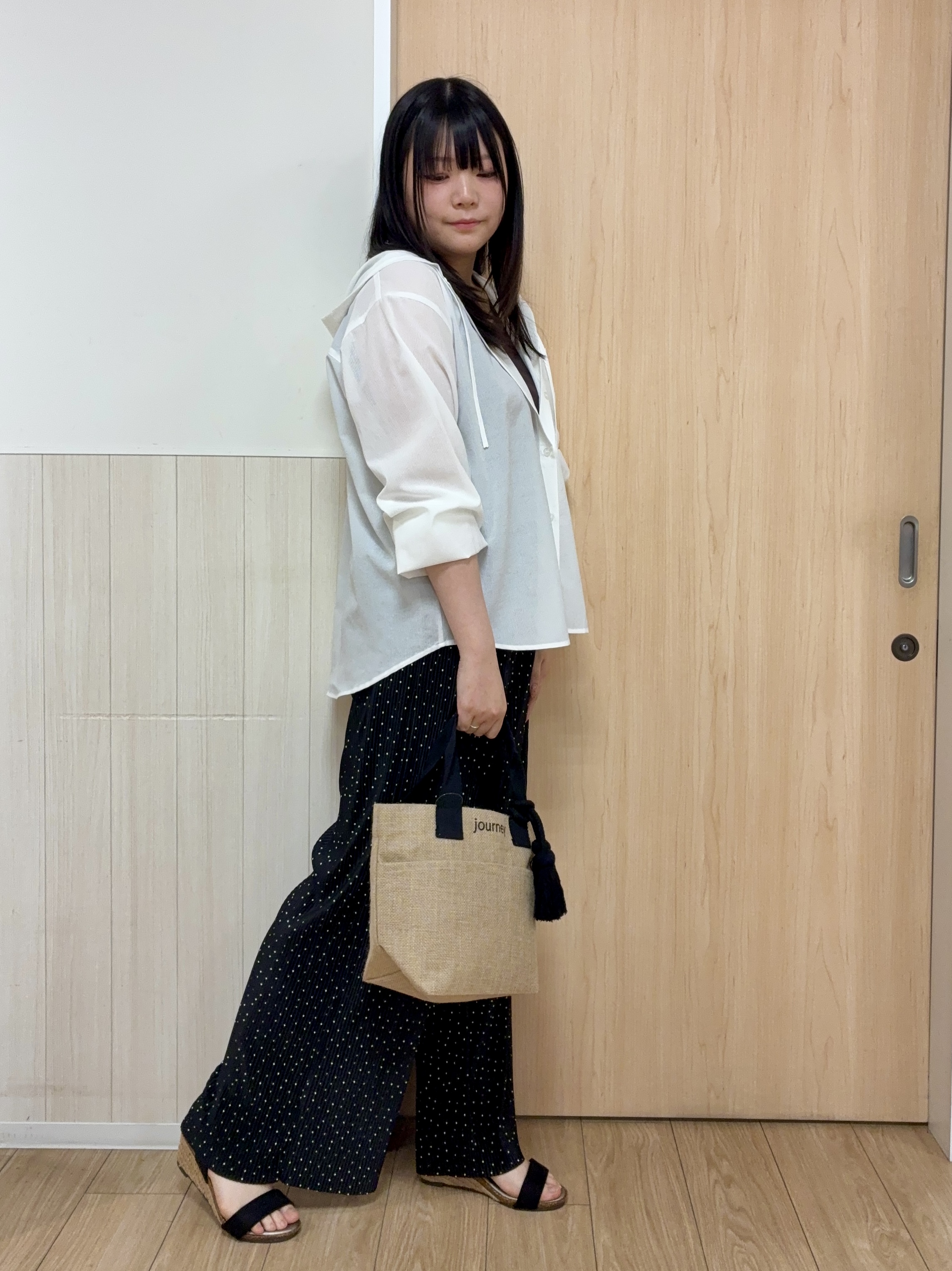 nanaseさんの「SHOO･LA･RUE｜【通気性〇/洗濯機可/S-LL】UVカット機能付き ライトな着心地シャツパーカ」を使ったコーディネート