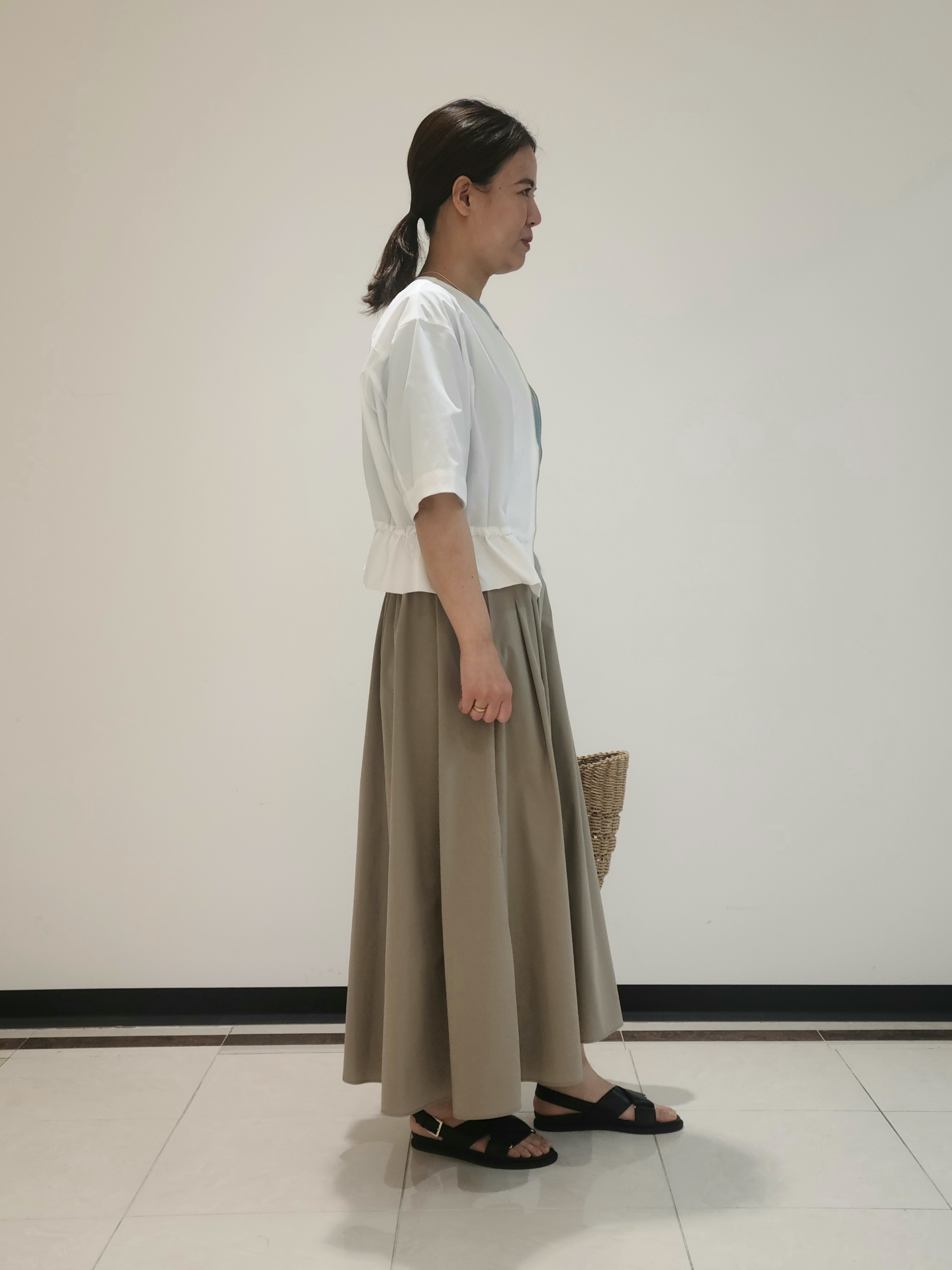 eriさんの「INDIVI｜【洗える／シアーチェック柄】異素材コンビスリーブトップス」を使ったコーディネート