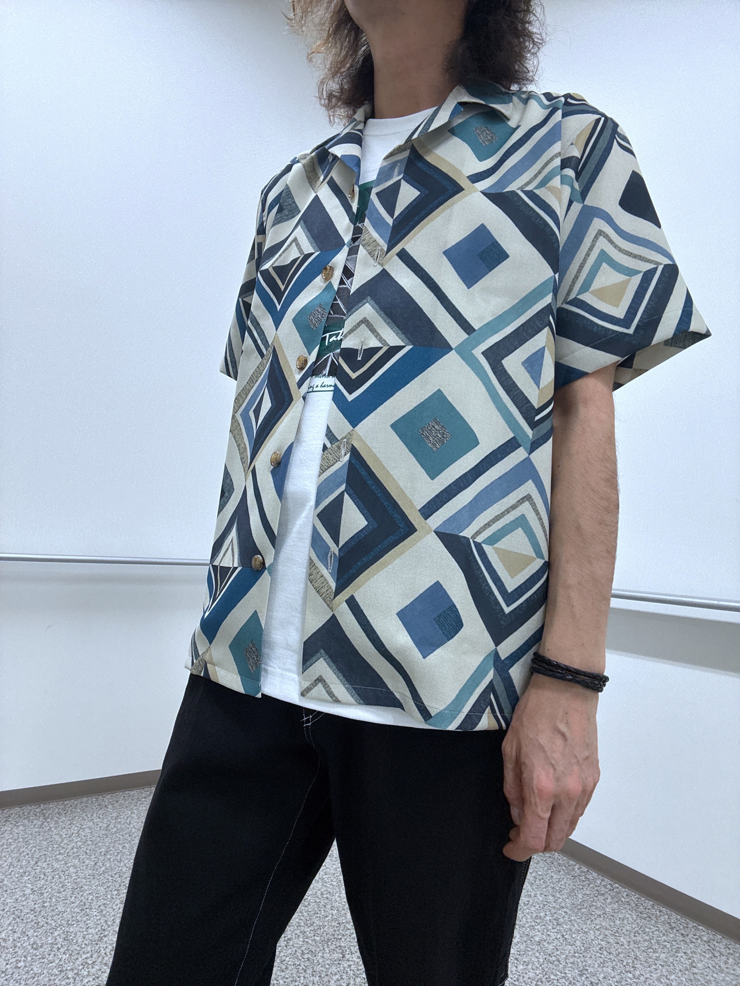おーのさんの「TAKEO KIKUCHI｜【吸汗速乾】タイル柄プリント 半袖シャツ」を使ったコーディネート