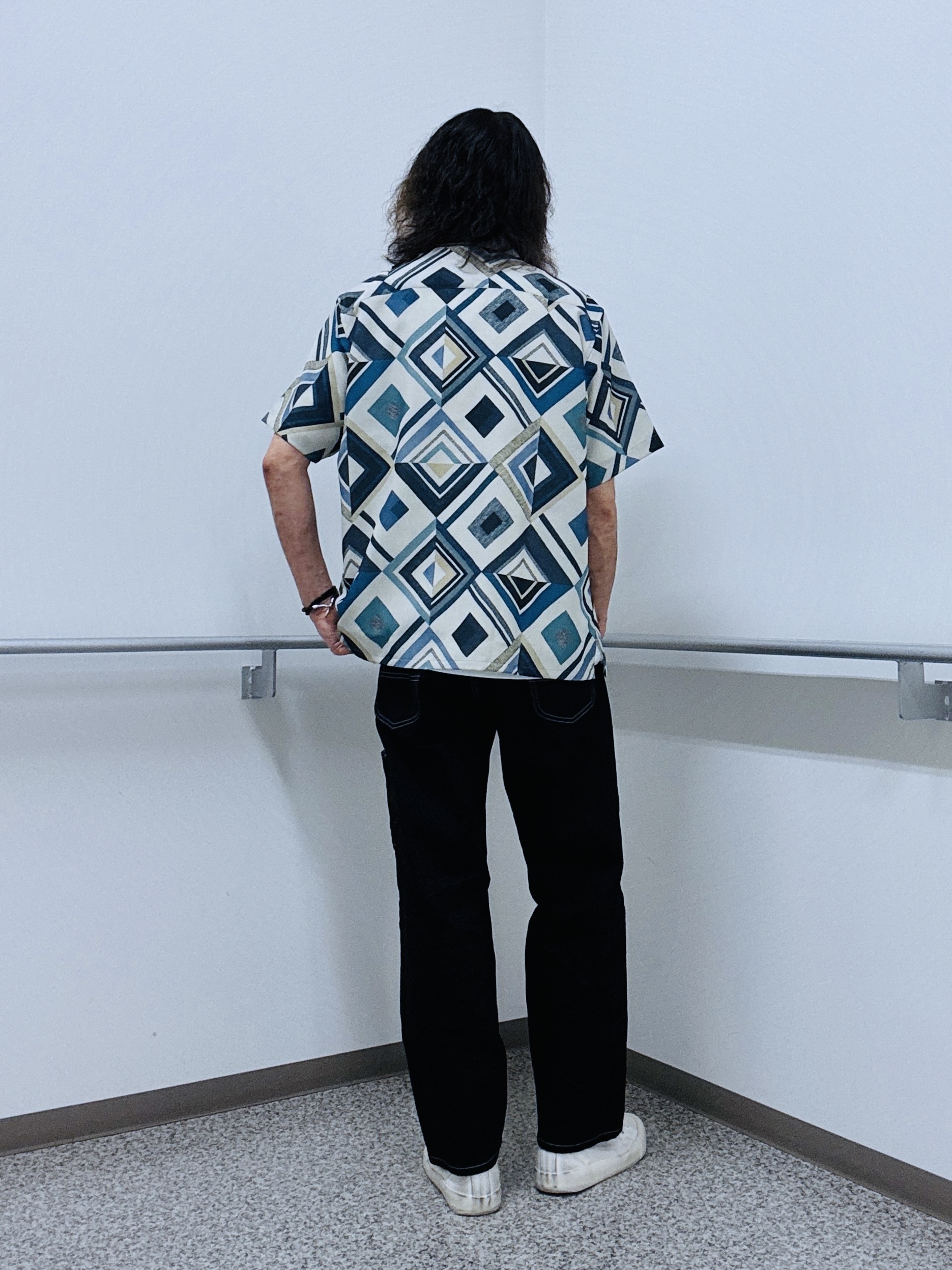 おーのさんの「TAKEO KIKUCHI｜【吸汗速乾】タイル柄プリント 半袖シャツ」を使ったコーディネート