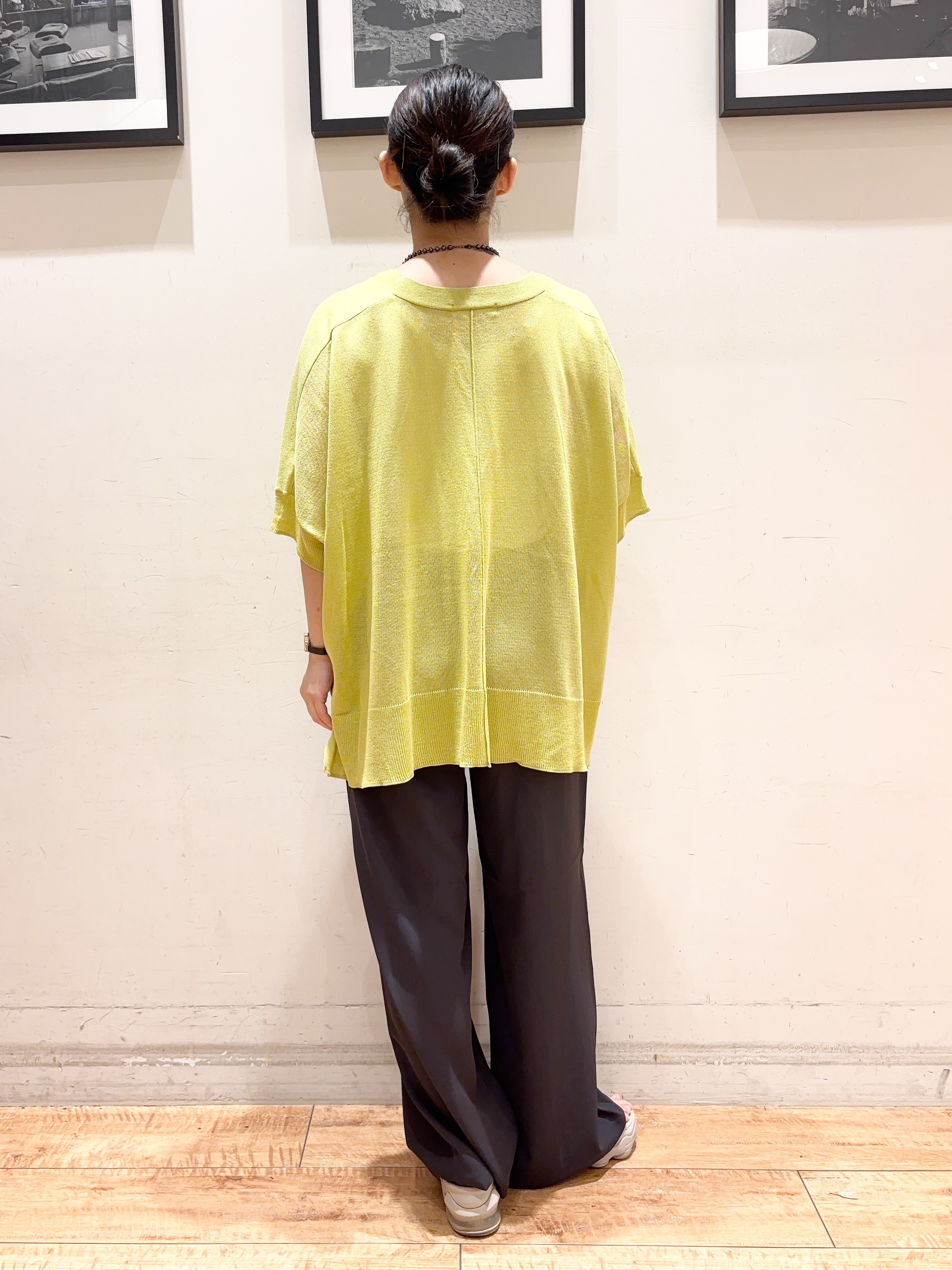 かふぇもか。さんの「SHOO･LA･RUE｜【洗濯機可/体型カバー】上品ラメがきらめく シアーポンチョ風カーディガン」を使ったコーディネート