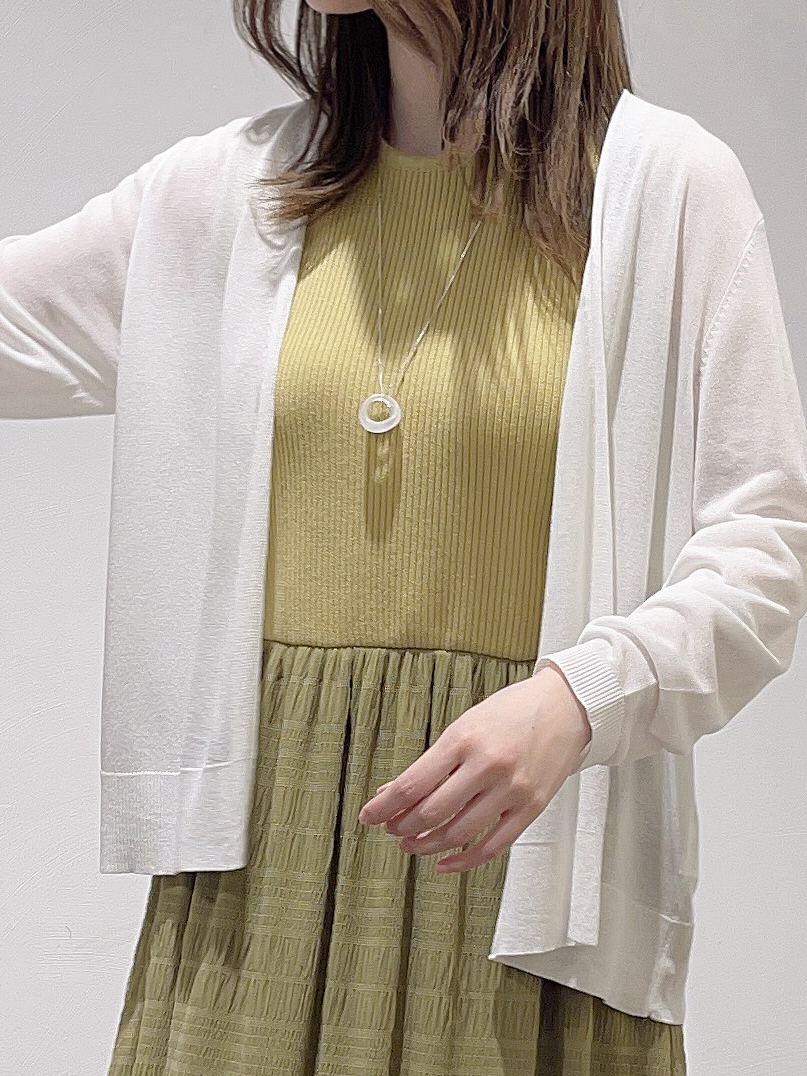 HITOMIさんの「grove｜高評価！【UVカット】ベーシックショートカーディガン」を使ったコーディネート