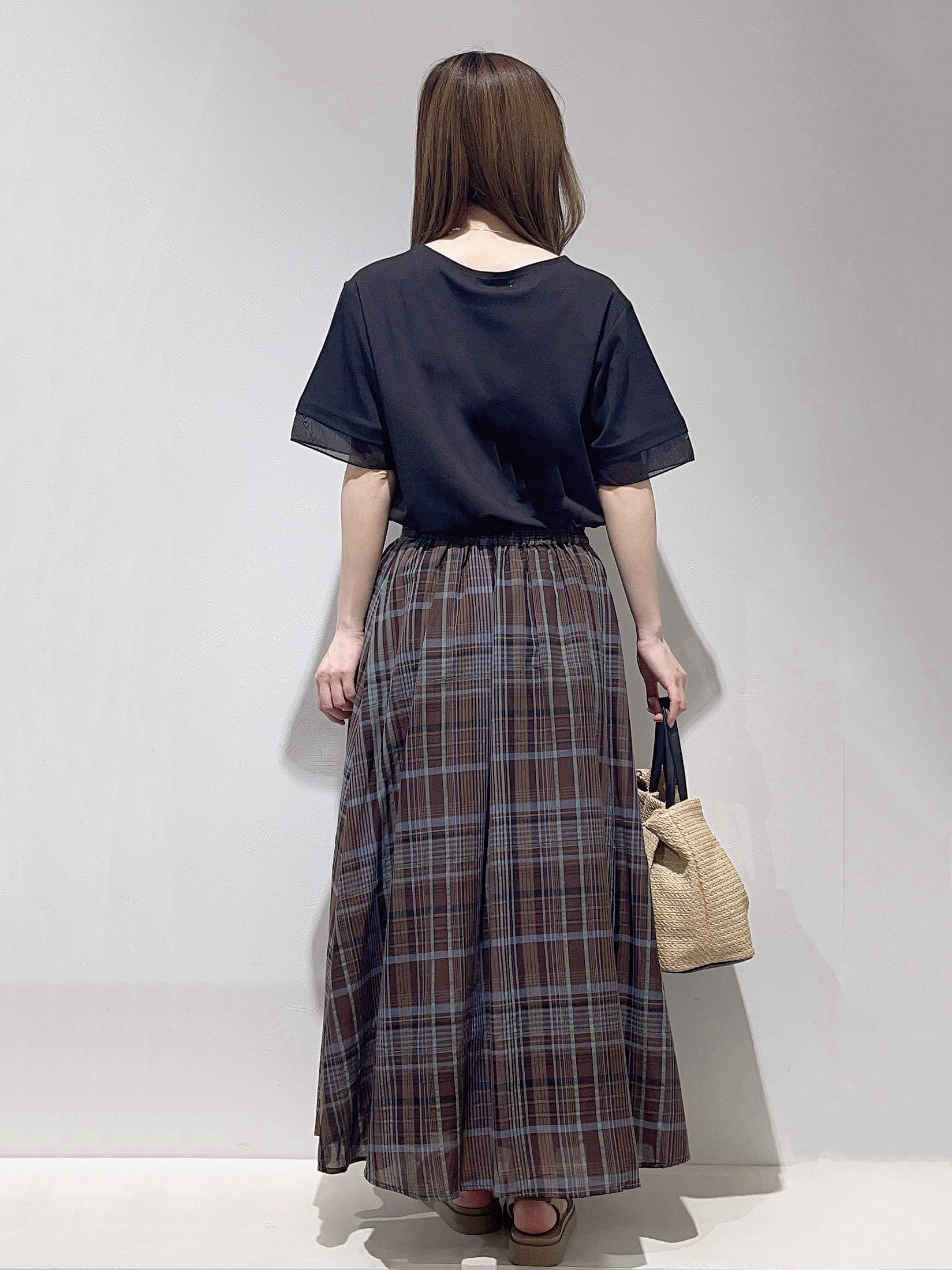 HITOMIさんの「grove｜【二の腕カバー/UVカット】袖口シアースクエアネックTシャツ」を使ったコーディネート