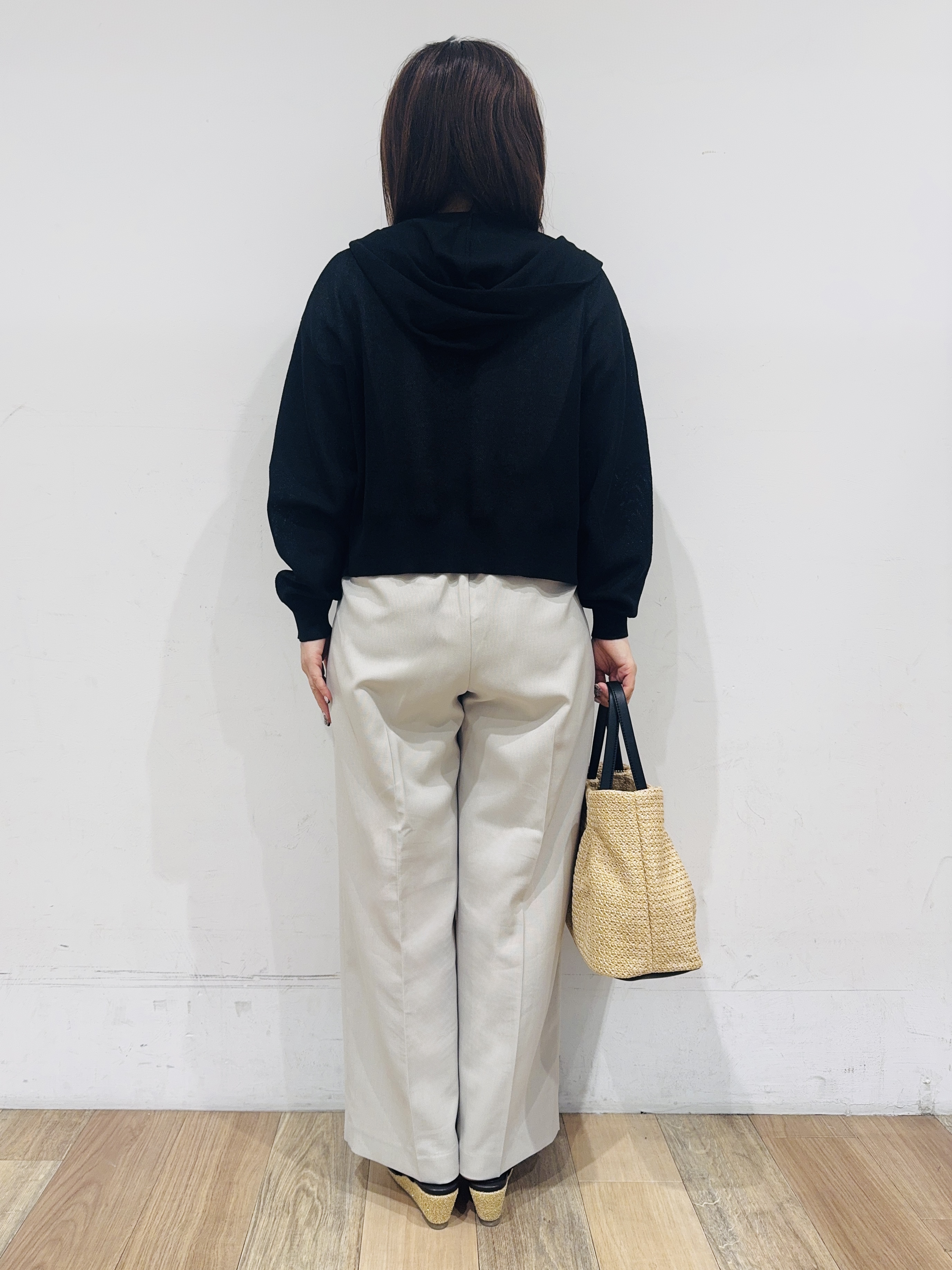 miさんの「grove｜【洗濯機OK・UVカット】大人の抜け感、シアーニットフードパーカ」を使ったコーディネート