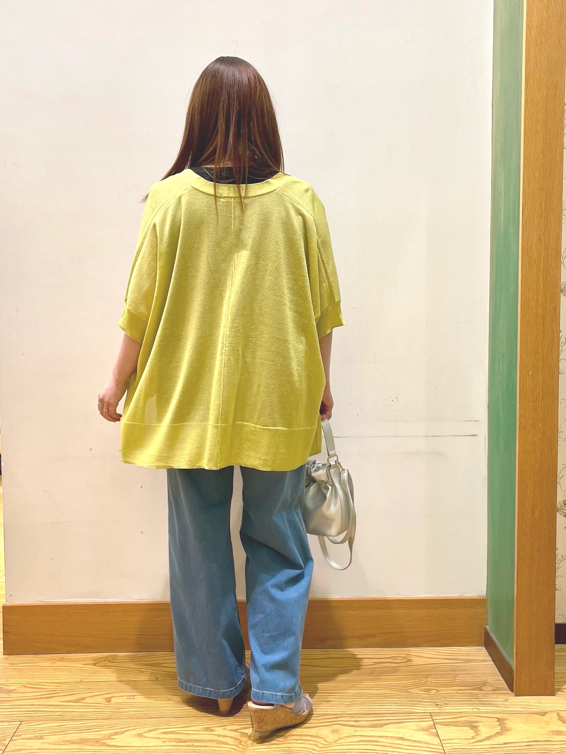 ゆっきーさんの「SHOO･LA･RUE｜【UVカット/接触冷感】上品に涼し気 とろみタックノースリーブトップス」を使ったコーディネート