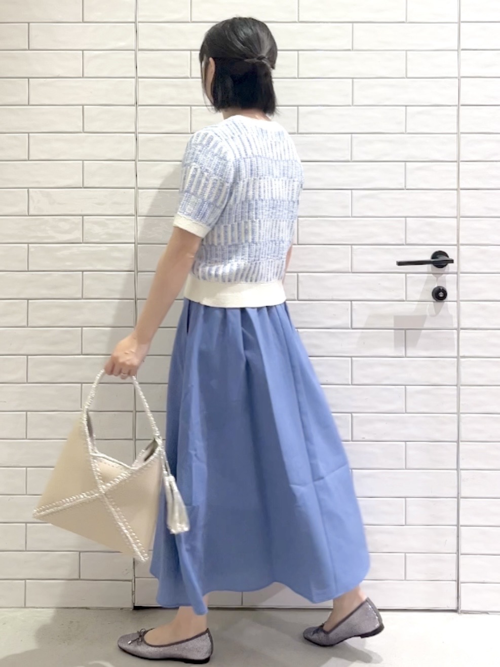 しおりさんの「OPAQUE.CLIP｜配色半袖ニットカーディガン【洗濯機OK／抗ピル】」を使ったコーディネート