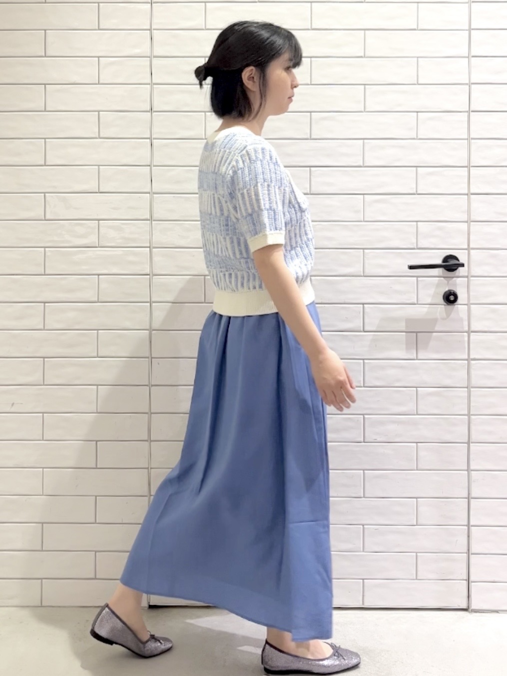 しおりさんの「OPAQUE.CLIP｜配色半袖ニットカーディガン【洗濯機OK／抗ピル】」を使ったコーディネート