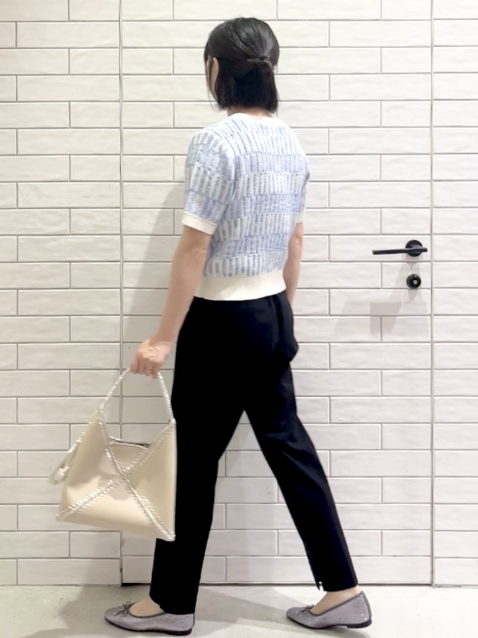 しおりさんの「OPAQUE.CLIP｜配色半袖ニットカーディガン【洗濯機OK／抗ピル】」を使ったコーディネート