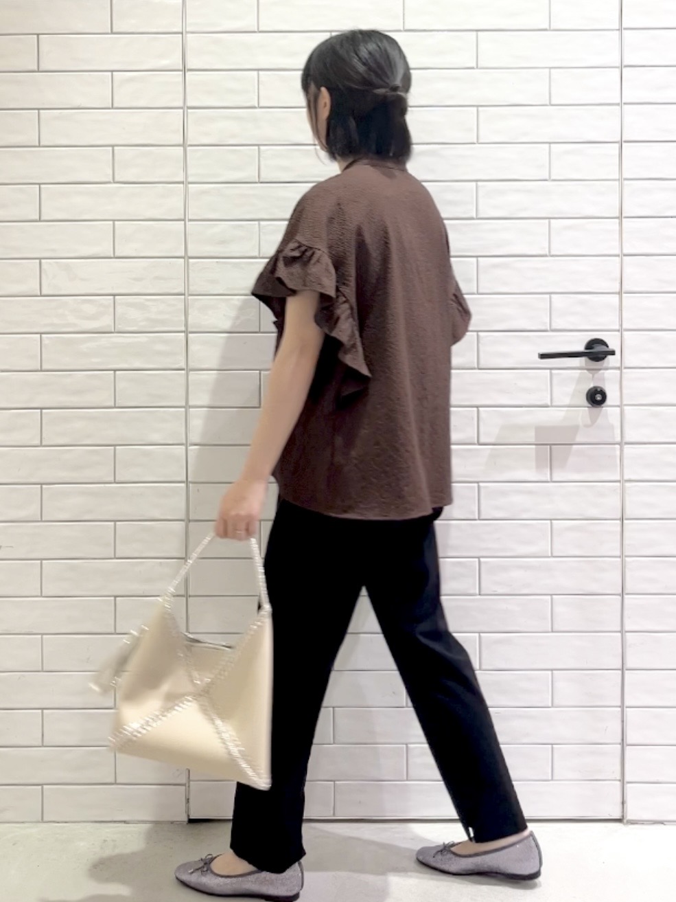 しおりさんの「OPAQUE.CLIP｜【UV】フリルスキッパーブラウス《洗濯機OK》」を使ったコーディネート