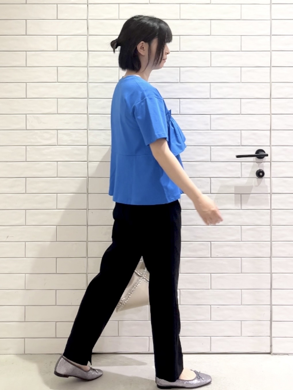しおりさんの「OPAQUE.CLIP｜【接触冷感】アシメフリルドッキングカットソー《洗濯機OK》」を使ったコーディネート