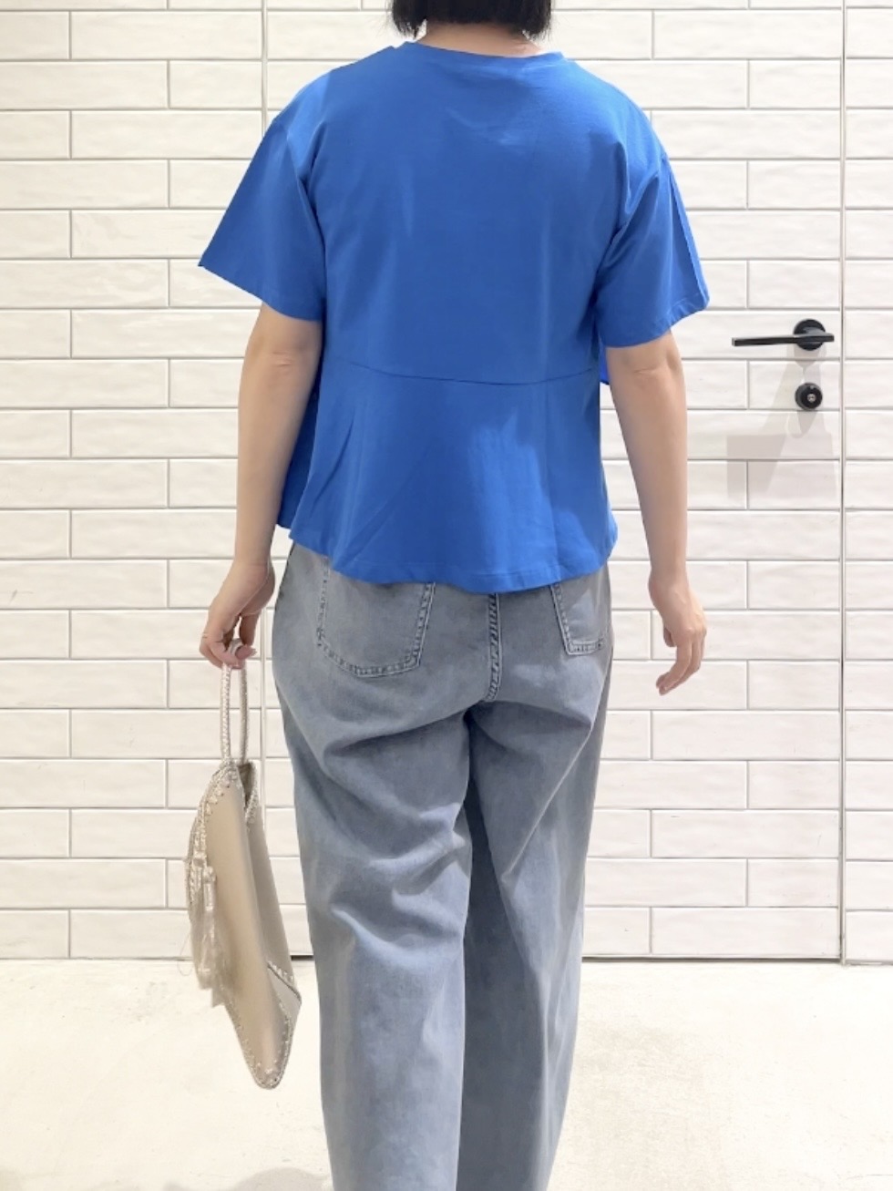 しおりさんの「OPAQUE.CLIP｜【接触冷感】アシメフリルドッキングカットソー《洗濯機OK》」を使ったコーディネート