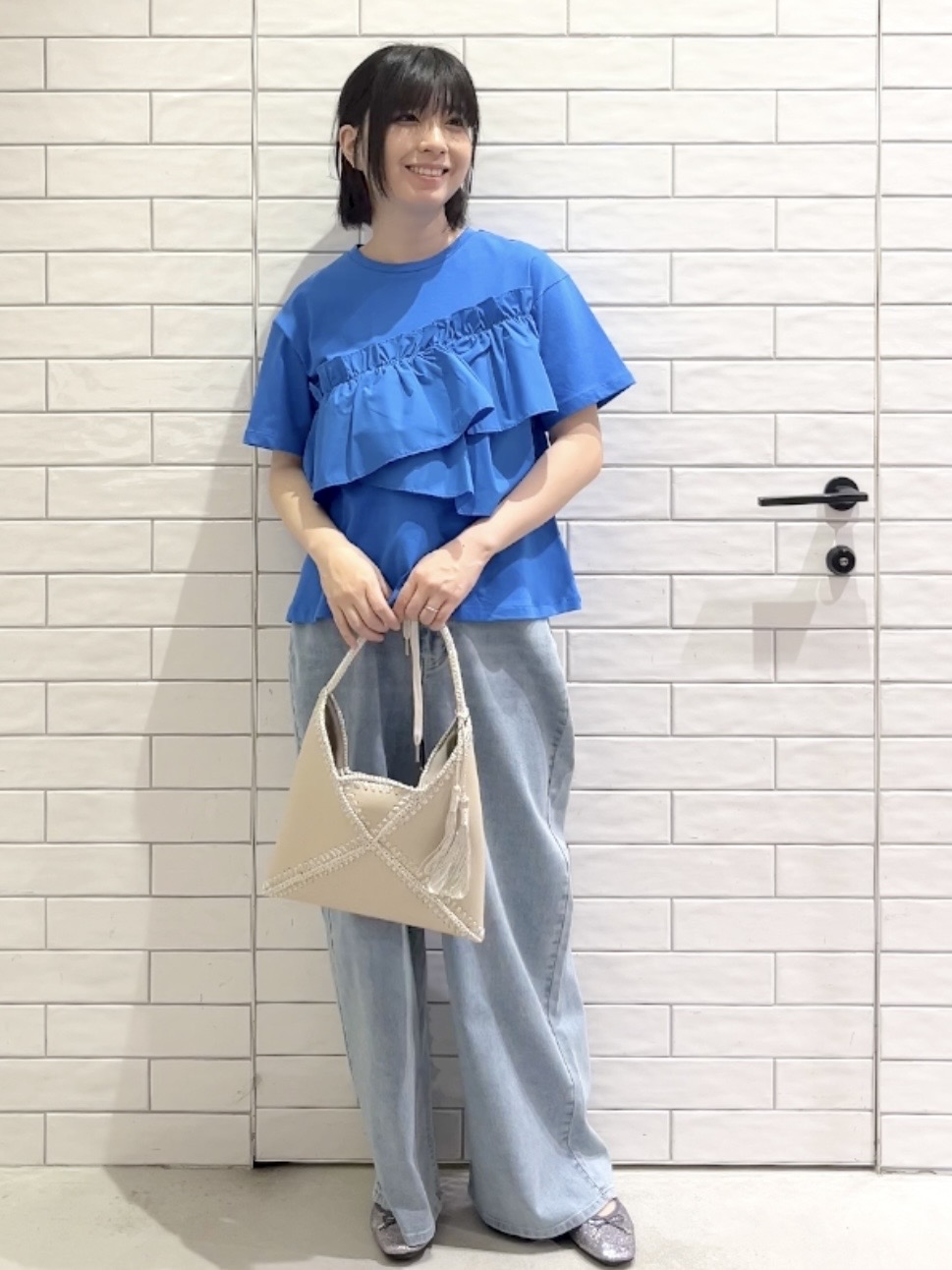 しおりさんの「OPAQUE.CLIP｜【接触冷感】アシメフリルドッキングカットソー《洗濯機OK》」を使ったコーディネート