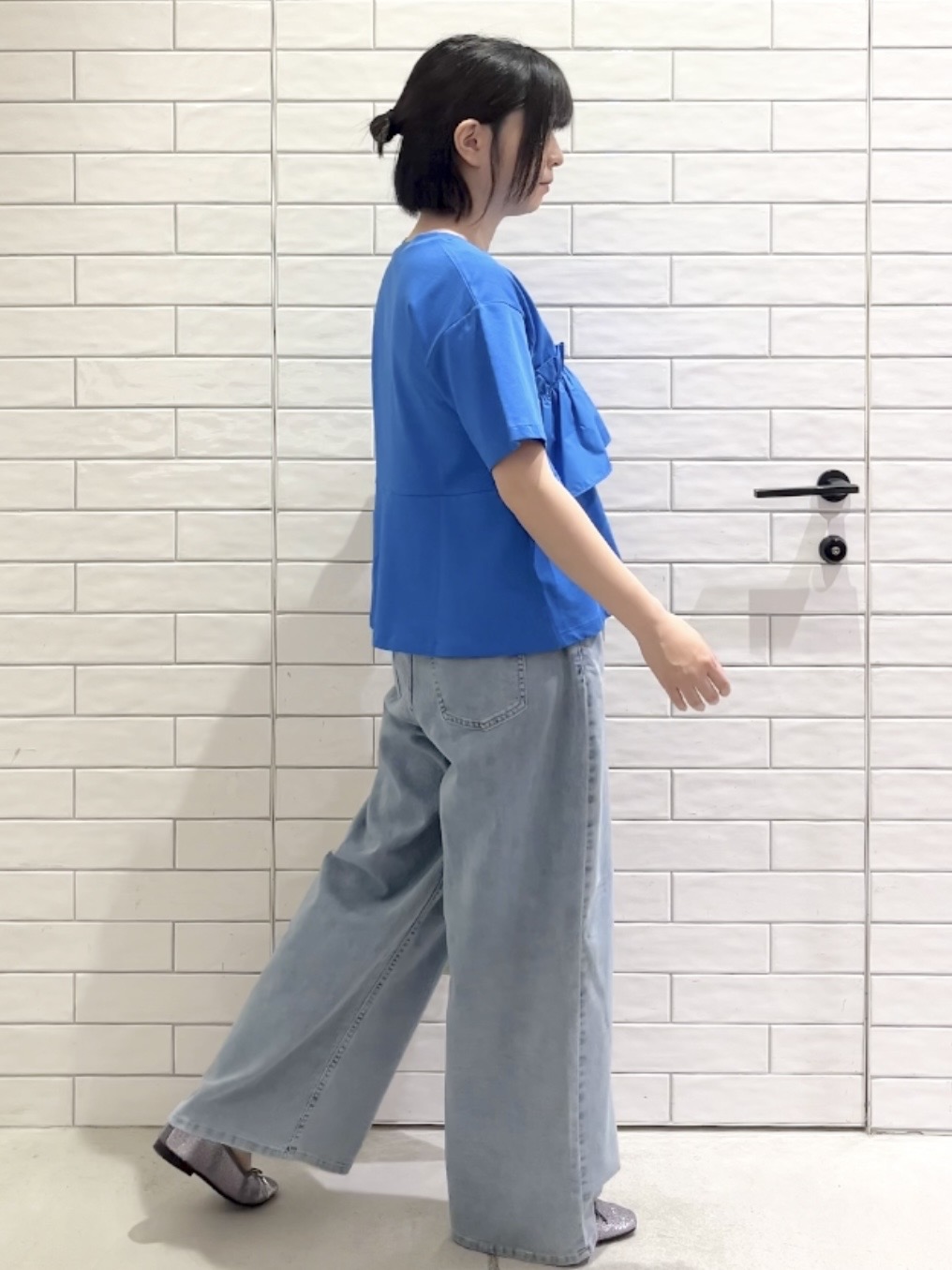 しおりさんの「OPAQUE.CLIP｜【接触冷感】アシメフリルドッキングカットソー《洗濯機OK》」を使ったコーディネート