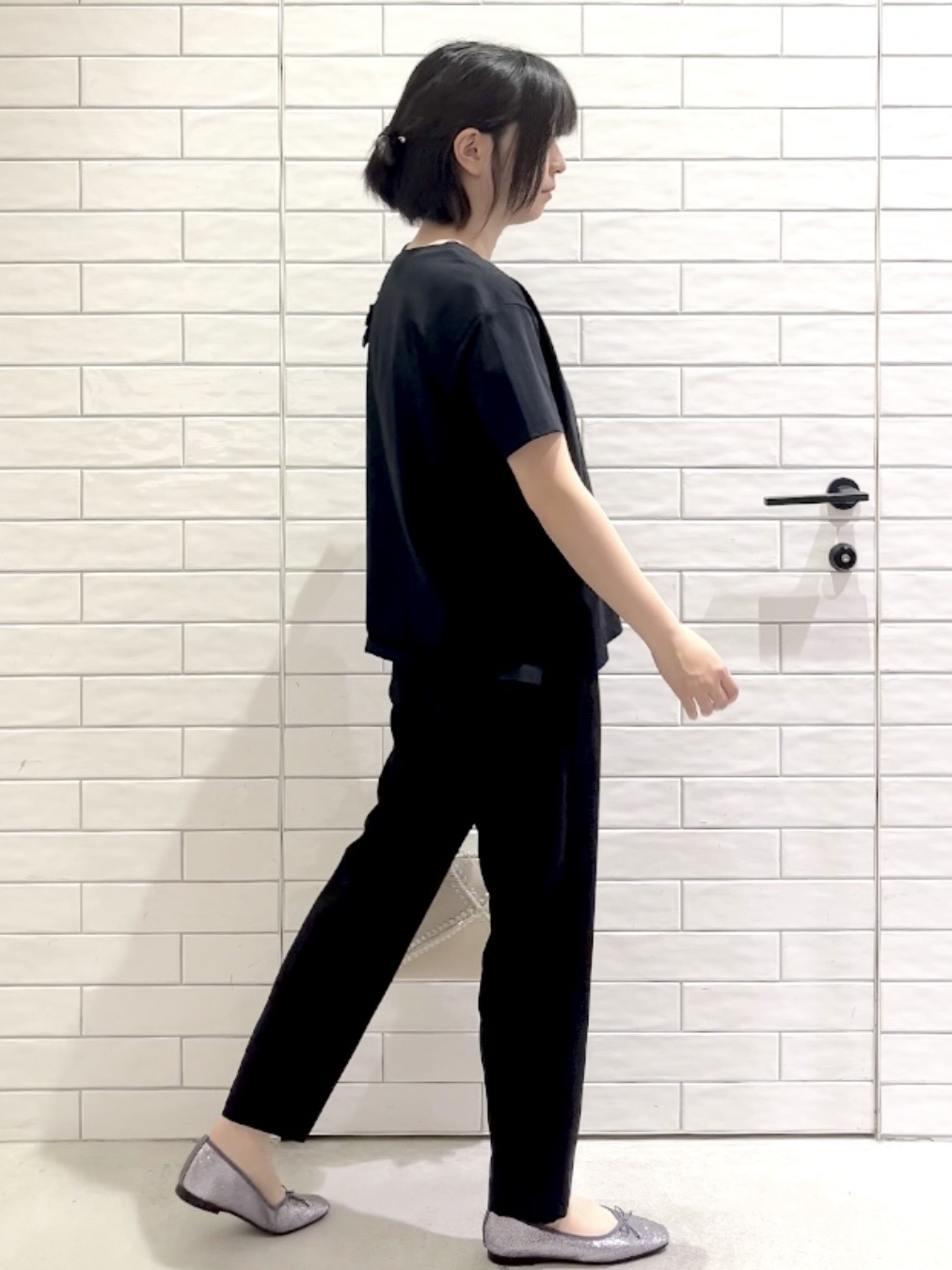 しおりさんの「OPAQUE.CLIP｜【UV／接触冷感】フリルショルダーカットソー《洗濯機OK》」を使ったコーディネート