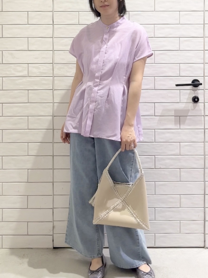 しおりさんの「OPAQUE.CLIP｜【接触冷感／吸水速乾】リネンライク タックフレンチスリーブブラウス《洗濯機OK》」を使ったコーディネート