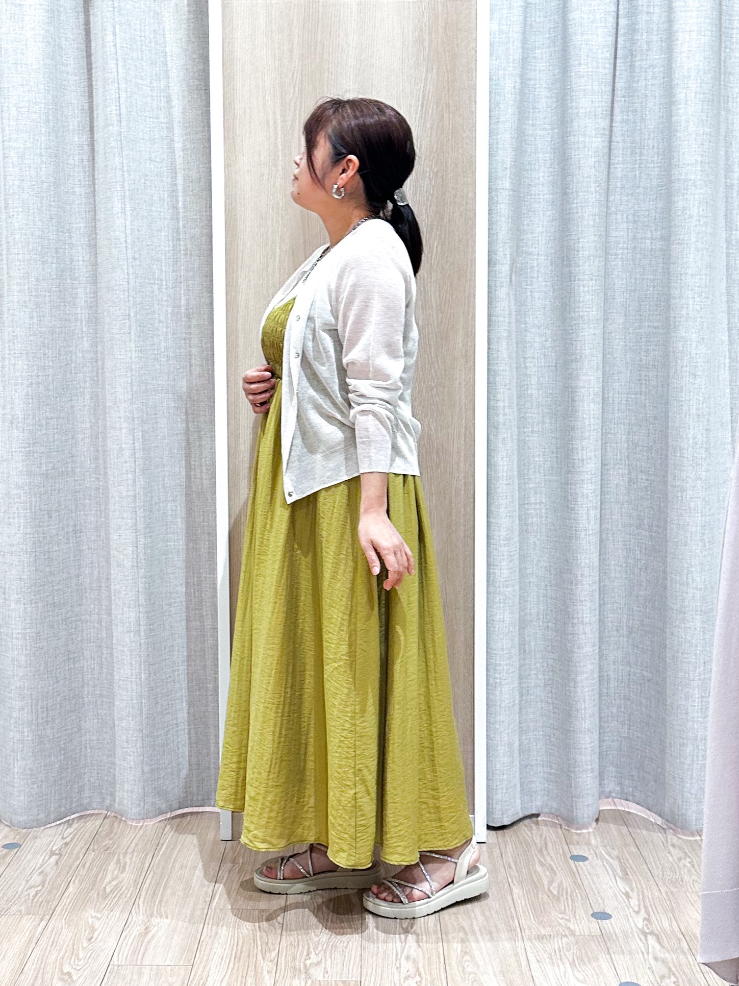 naoさんの「grove｜高評価！【洗える/名品】大人の透け感、シアーカーディガン」を使ったコーディネート