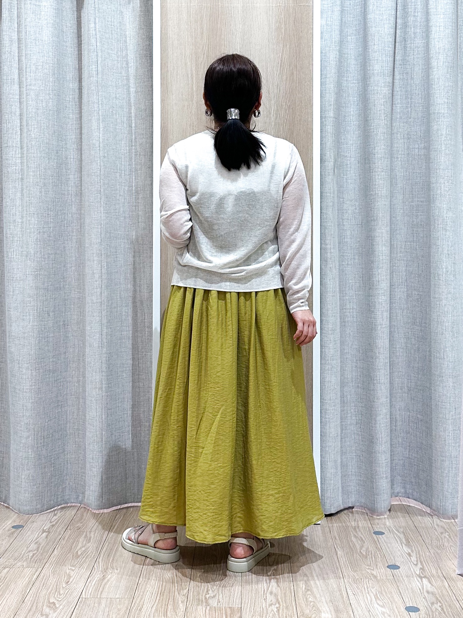 naoさんの「grove｜高評価！【洗える/名品】大人の透け感、シアーカーディガン」を使ったコーディネート