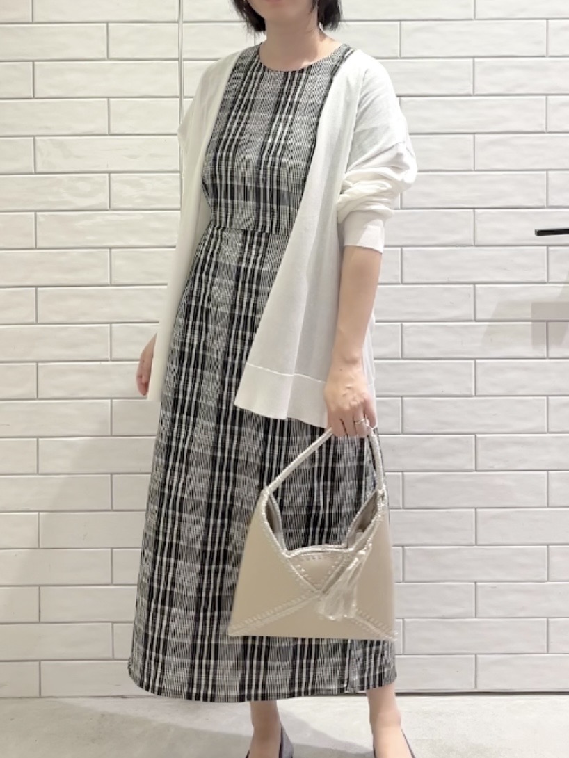 しおりさんの「OPAQUE.CLIP｜【接触冷感】ニットカーディガン《洗濯機OK／抗ピリング》」を使ったコーディネート