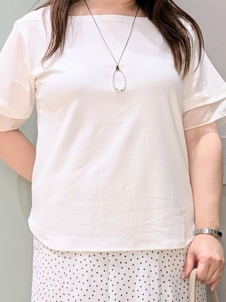 チグ♪さんの「grove｜【二の腕カバー/UVカット】袖口シアースクエアネックTシャツ」を使ったコーディネート