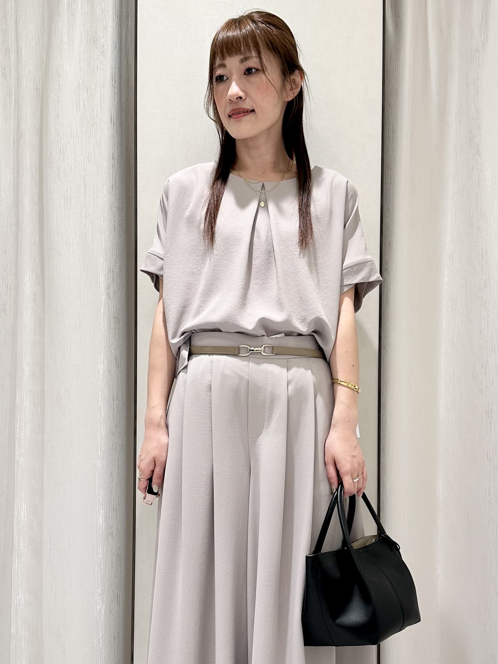 komiさんの「UNTITLED｜【セットアップ可/UVカット/前後2WAY】リラクシーフレンチスリーブブラウス」を使ったコーディネート