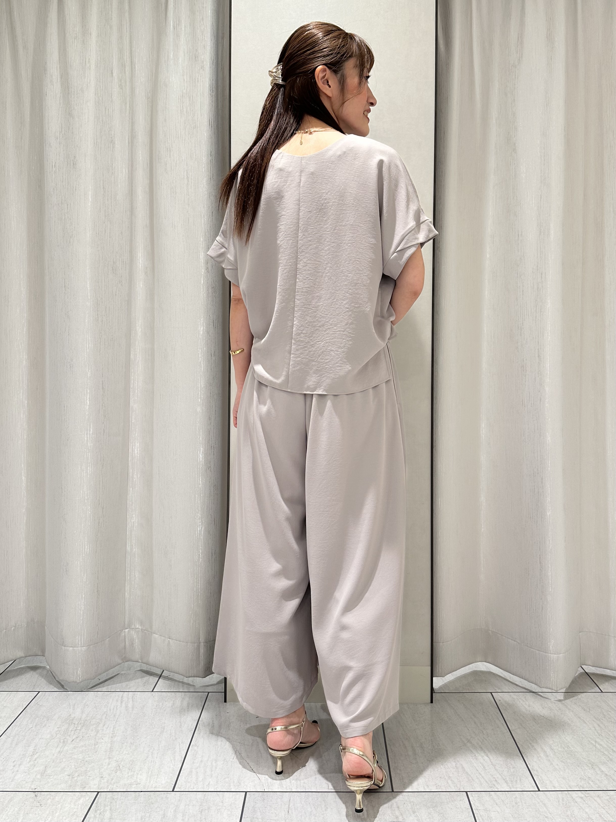 komiさんの「UNTITLED｜【セットアップ可/UVカット/前後2WAY】リラクシーフレンチスリーブブラウス」を使ったコーディネート