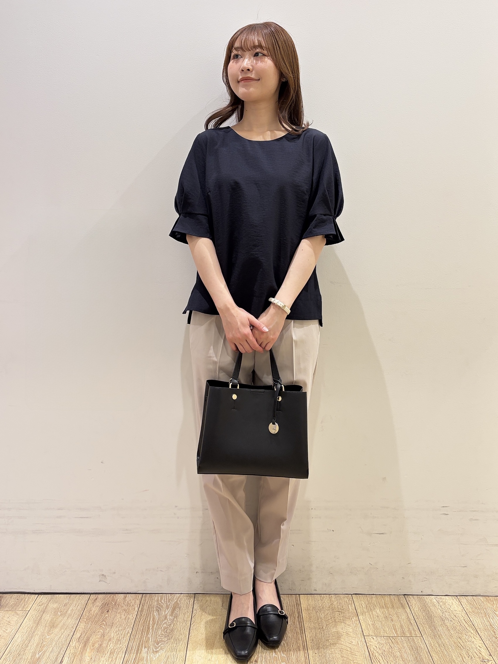 MOMOさんの「index｜【接触冷感／吸水速乾】タックパフスリーブブラウス《防シワ／洗濯機OK／XS～3L／8col》」を使ったコーディネート