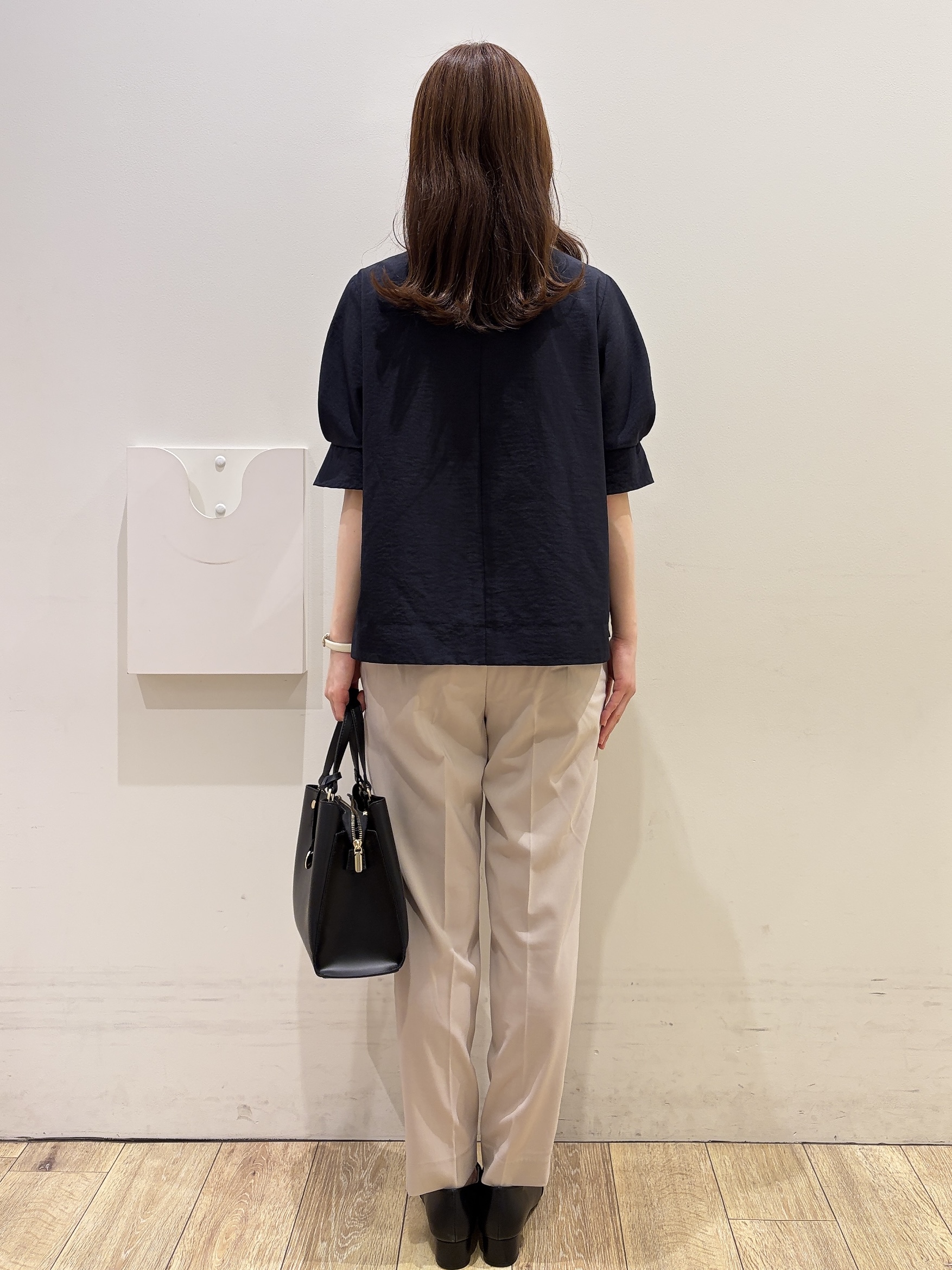 MOMOさんの「index｜【接触冷感／吸水速乾】タックパフスリーブブラウス《防シワ／洗濯機OK／XS～3L／8col》」を使ったコーディネート