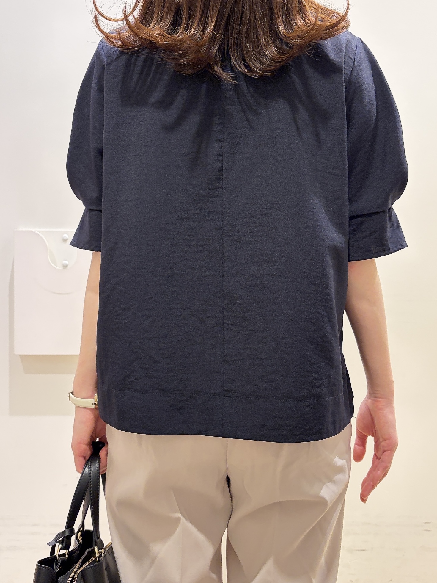 MOMOさんの「index｜【接触冷感／吸水速乾】タックパフスリーブブラウス《防シワ／洗濯機OK／XS～3L／8col》」を使ったコーディネート