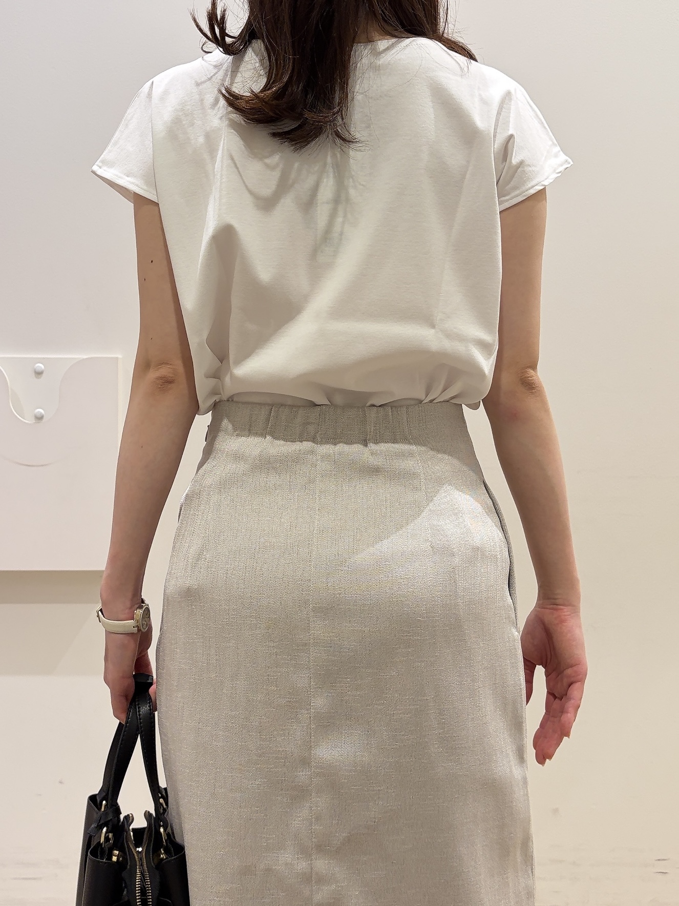 MOMOさんの「index｜【接触冷感】ビジューキーネックフレンチトップス《UVケア／洗濯機OK／XS～3L／8col》」を使ったコーディネート
