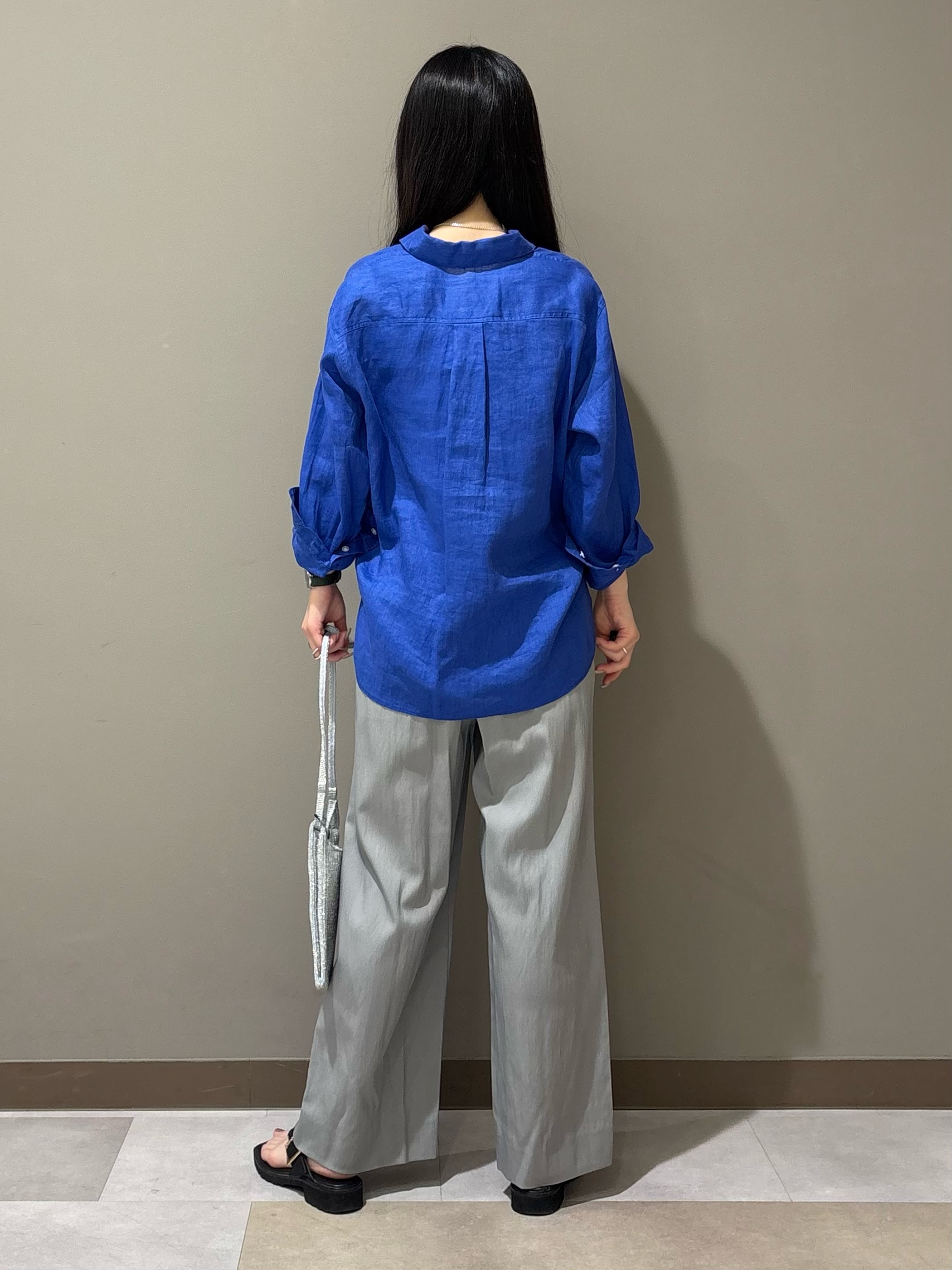 KEIKOさんの「INDIVI｜【接触冷感／2WAY】カシュクールリネンシャツ」を使ったコーディネート