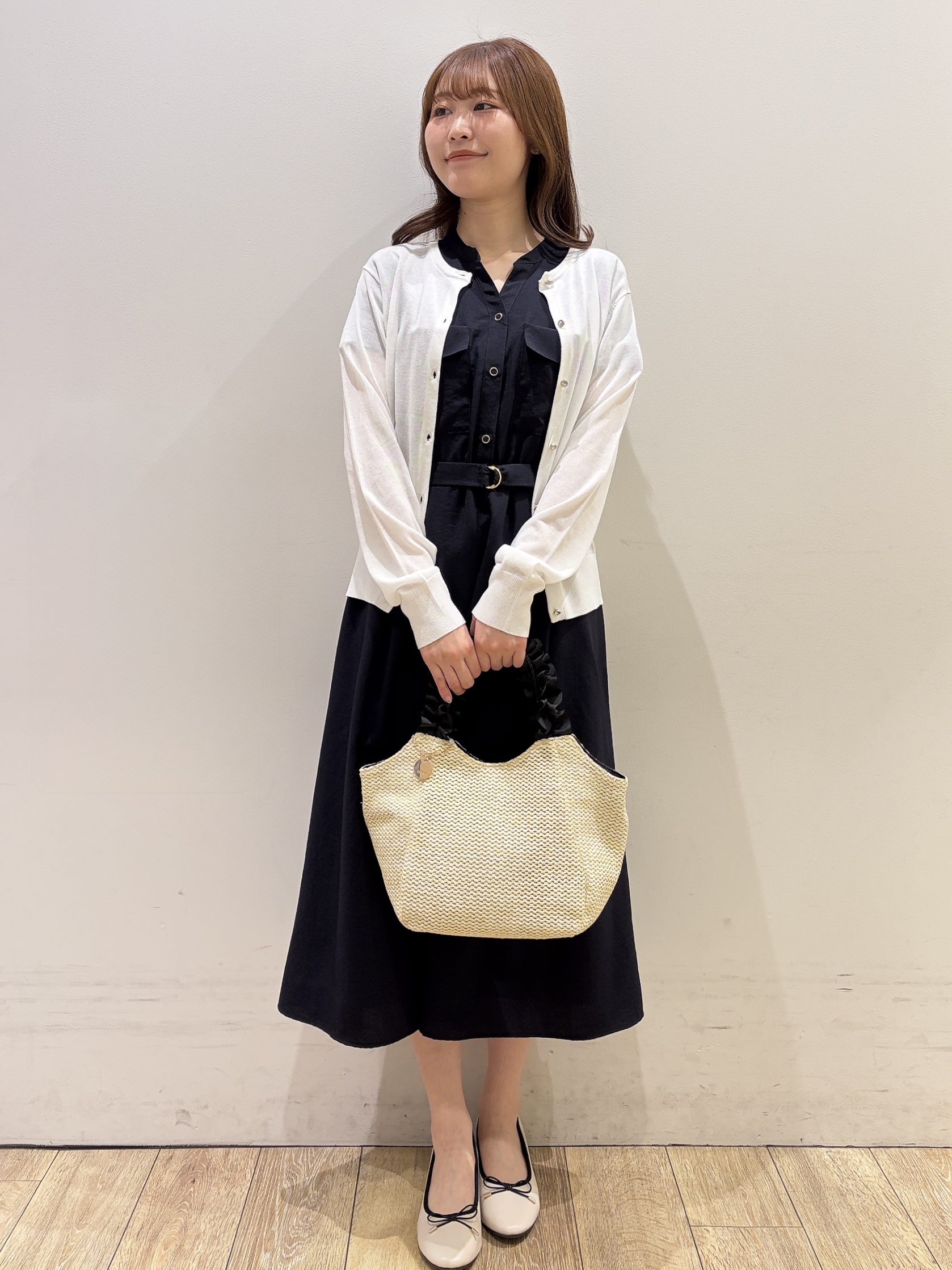 MOMOさんの「index｜【接触冷感】ビジューボタンカーディガン《抗ピリング／洗濯機OK》」を使ったコーディネート