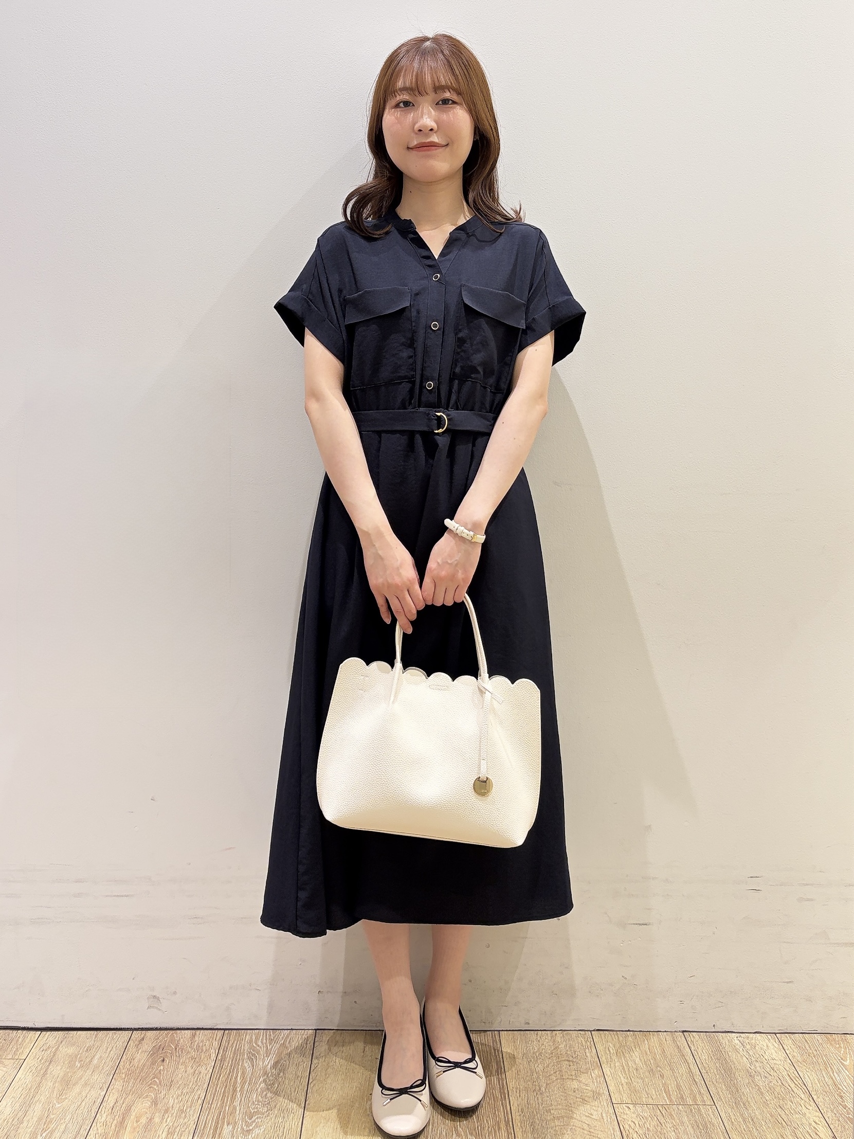 MOMOさんの「index｜【接触冷感】ビジューボタンカーディガン《抗ピリング／洗濯機OK》」を使ったコーディネート