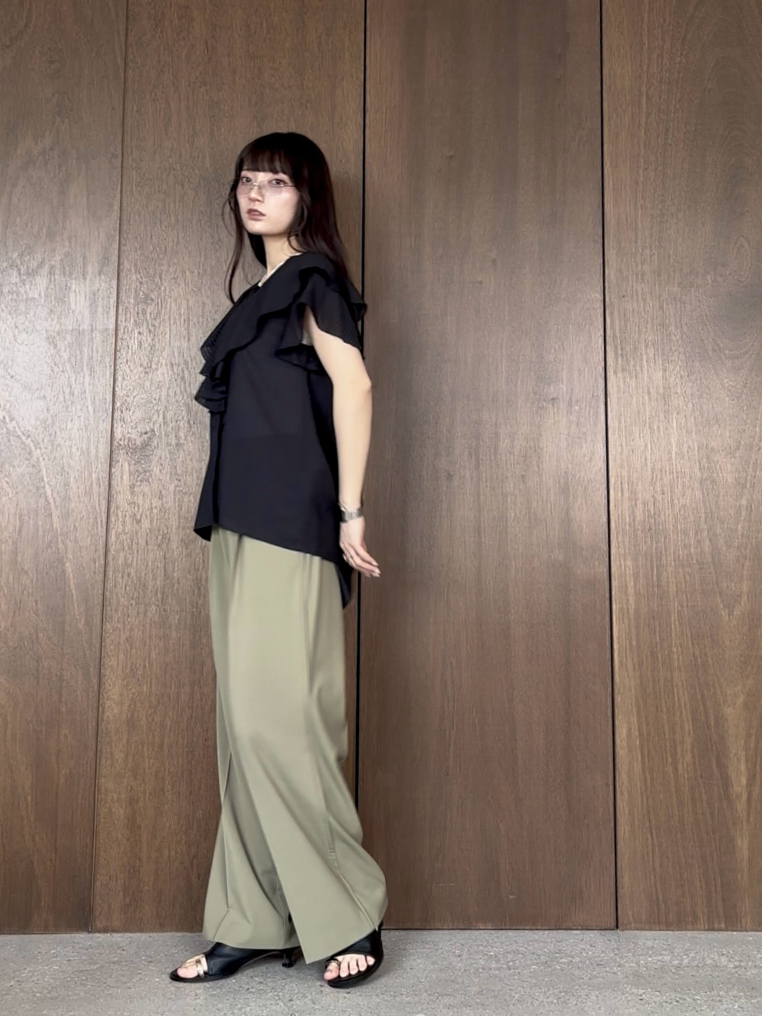 ibukiさんの「INDIVI｜フリルネックシアーブラウス」を使ったコーディネート