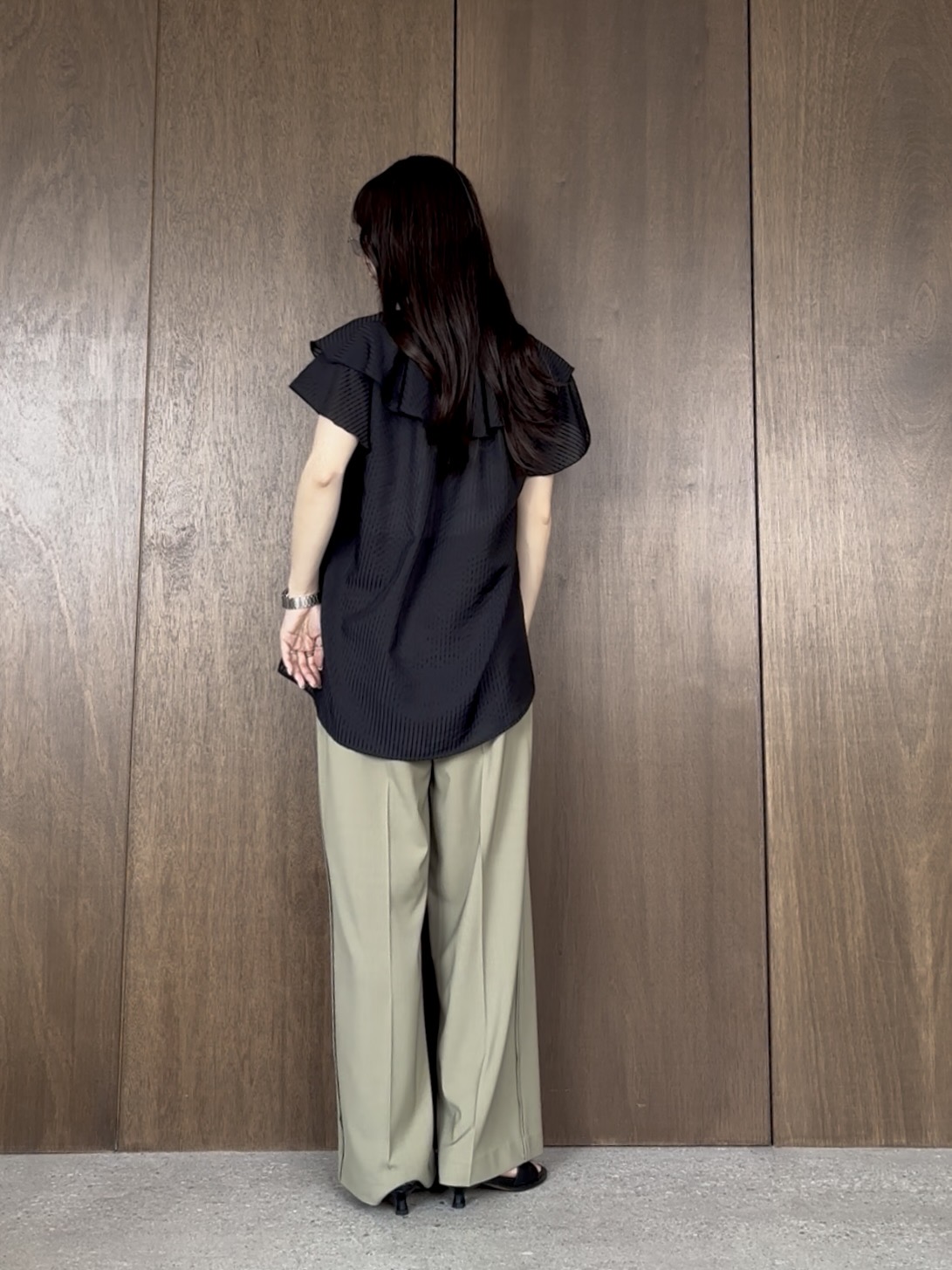 ibukiさんの「INDIVI｜フリルネックシアーブラウス」を使ったコーディネート