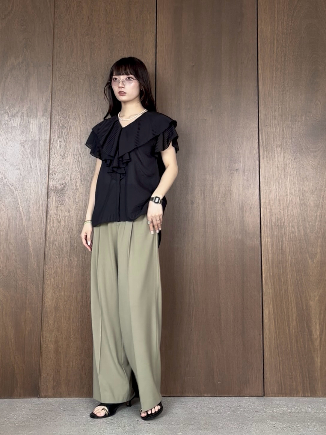 ibukiさんの「INDIVI｜フリルネックシアーブラウス」を使ったコーディネート