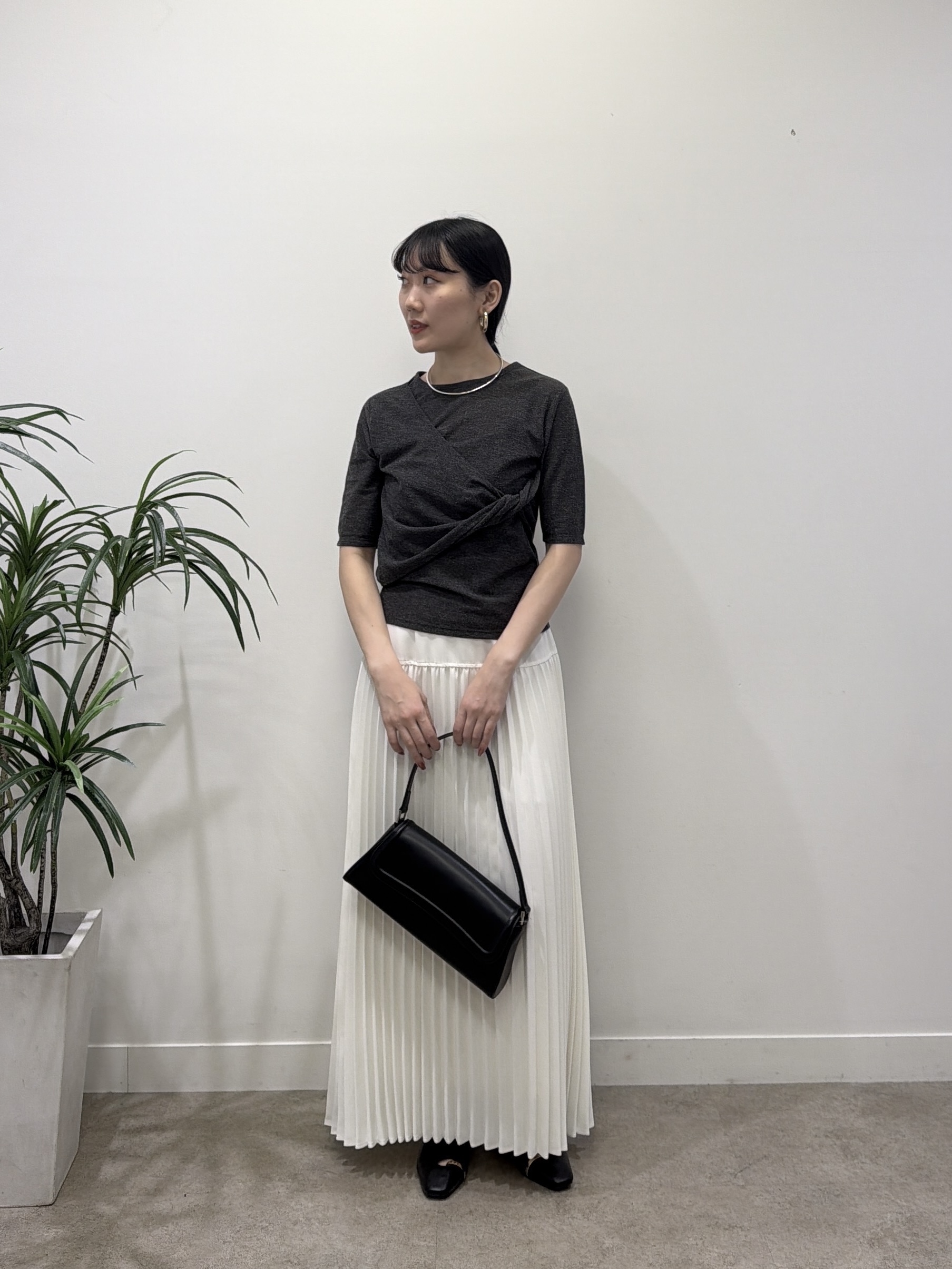 rinaさんの「INDIVI｜ツイストガーゼカットソー」を使ったコーディネート